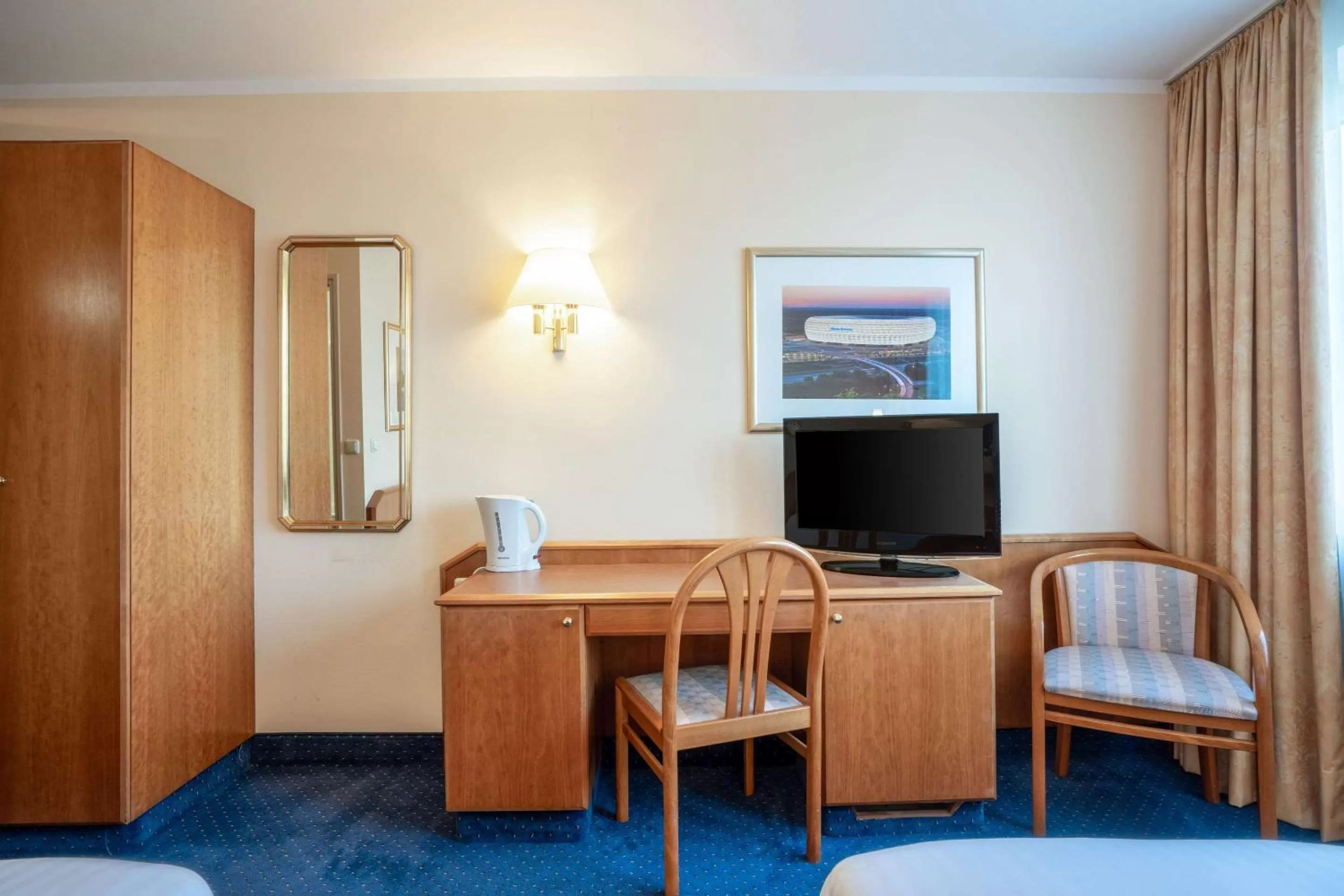 Bedroom, TV/Entertainment Center in Styles Hotel Unterföhring