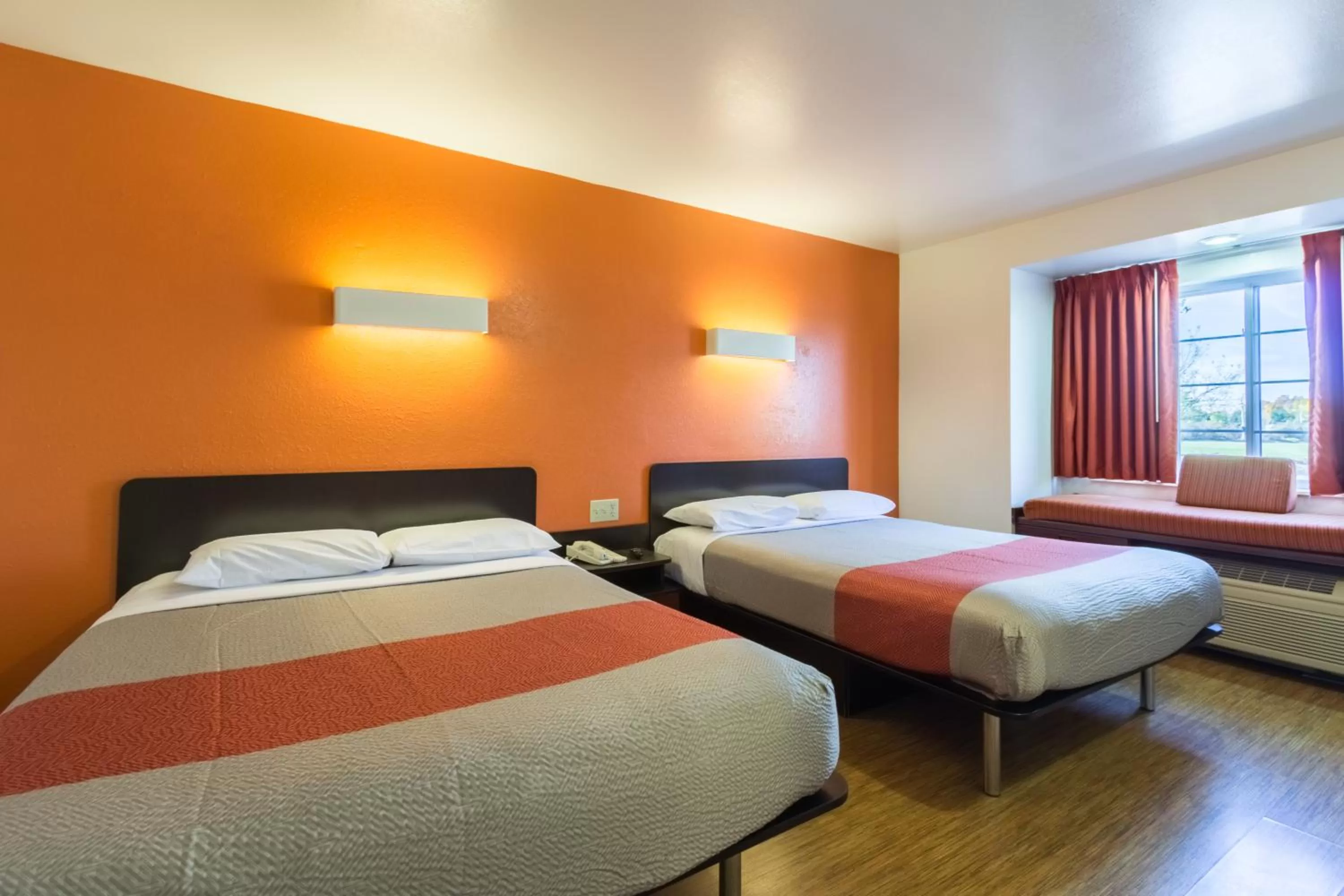 Photo of the whole room, Bed in Motel 6-Huron, OH - Sandusky