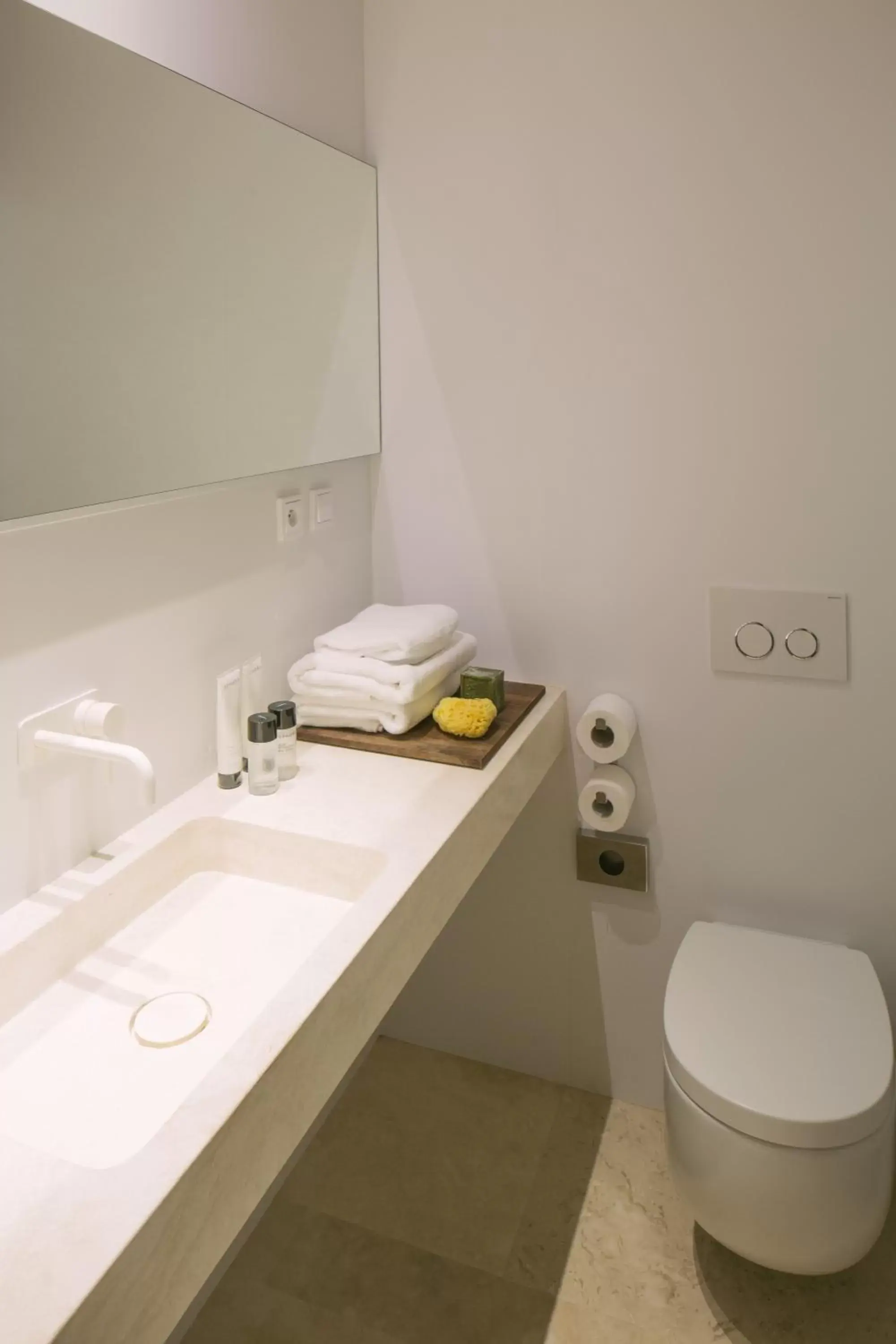 Small Double Room in Hotel Golden Crown Small Double Room in Hotel Golden Crown