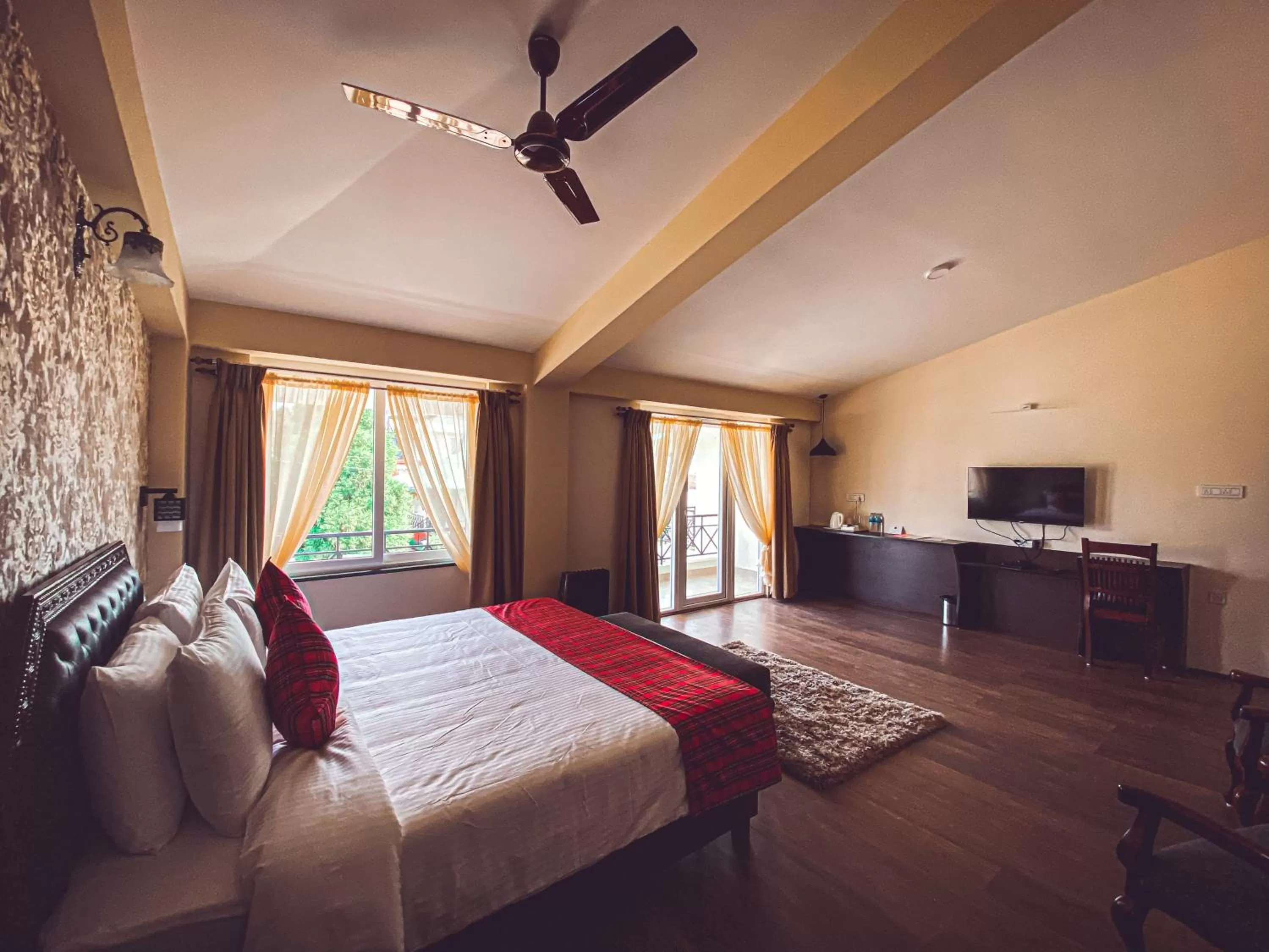 Photo of the whole room in Windermere Inn