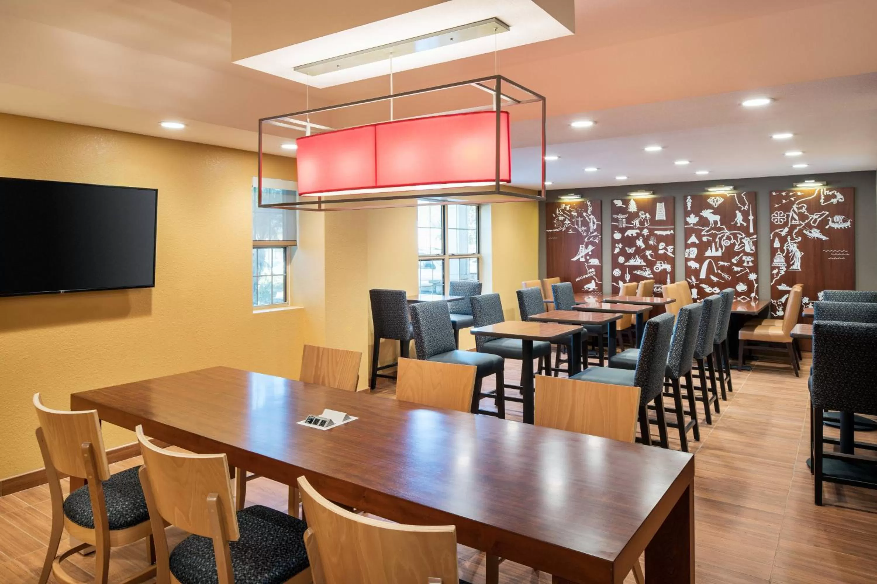 Breakfast in TownePlace Suites Los Angeles LAX Manhattan Beach