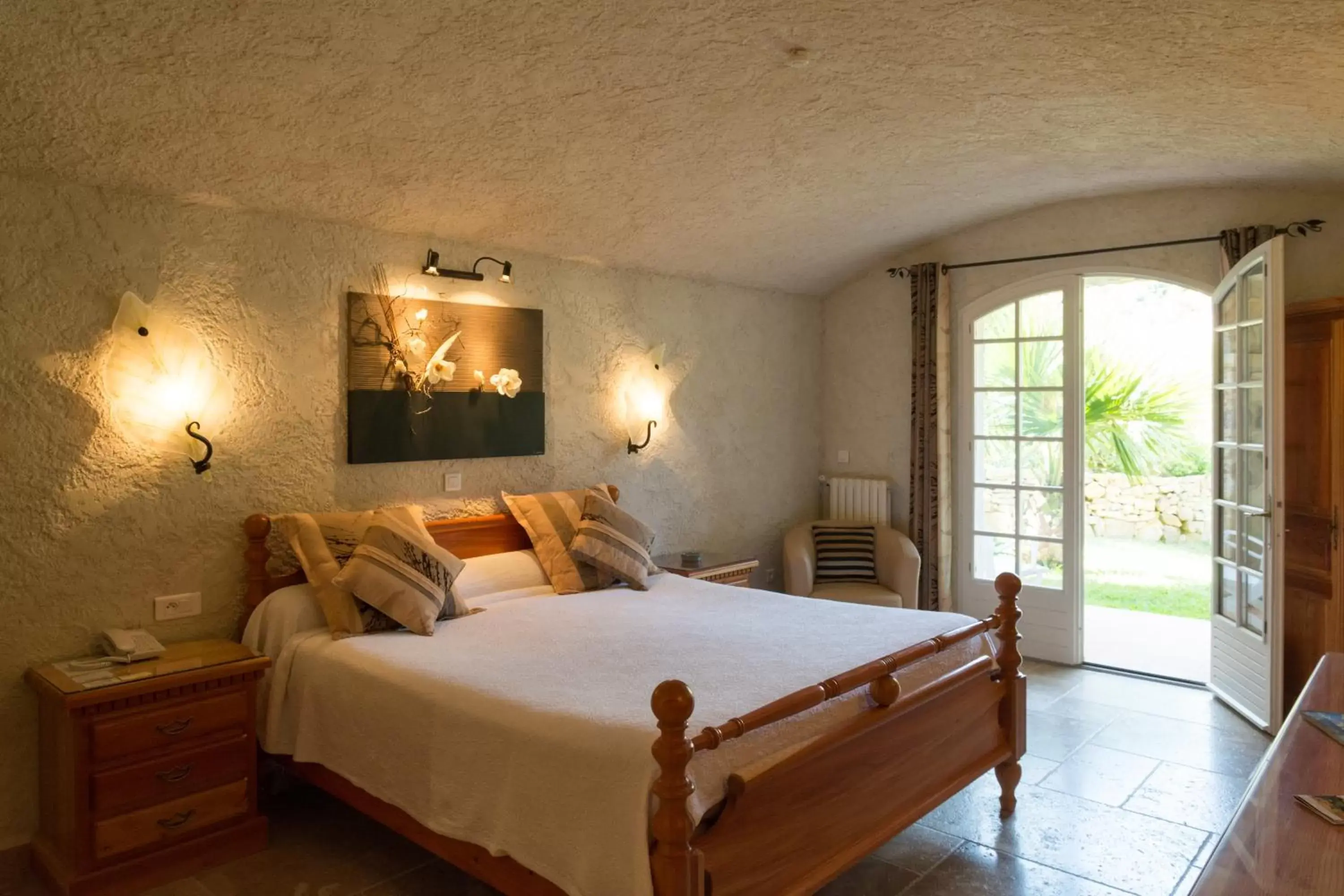 Superior Double Room with Garden View in L' Escapade Hôtel & Restaurant Superior Double Room with Garden View in L' Escapade Hôtel & Restaurant