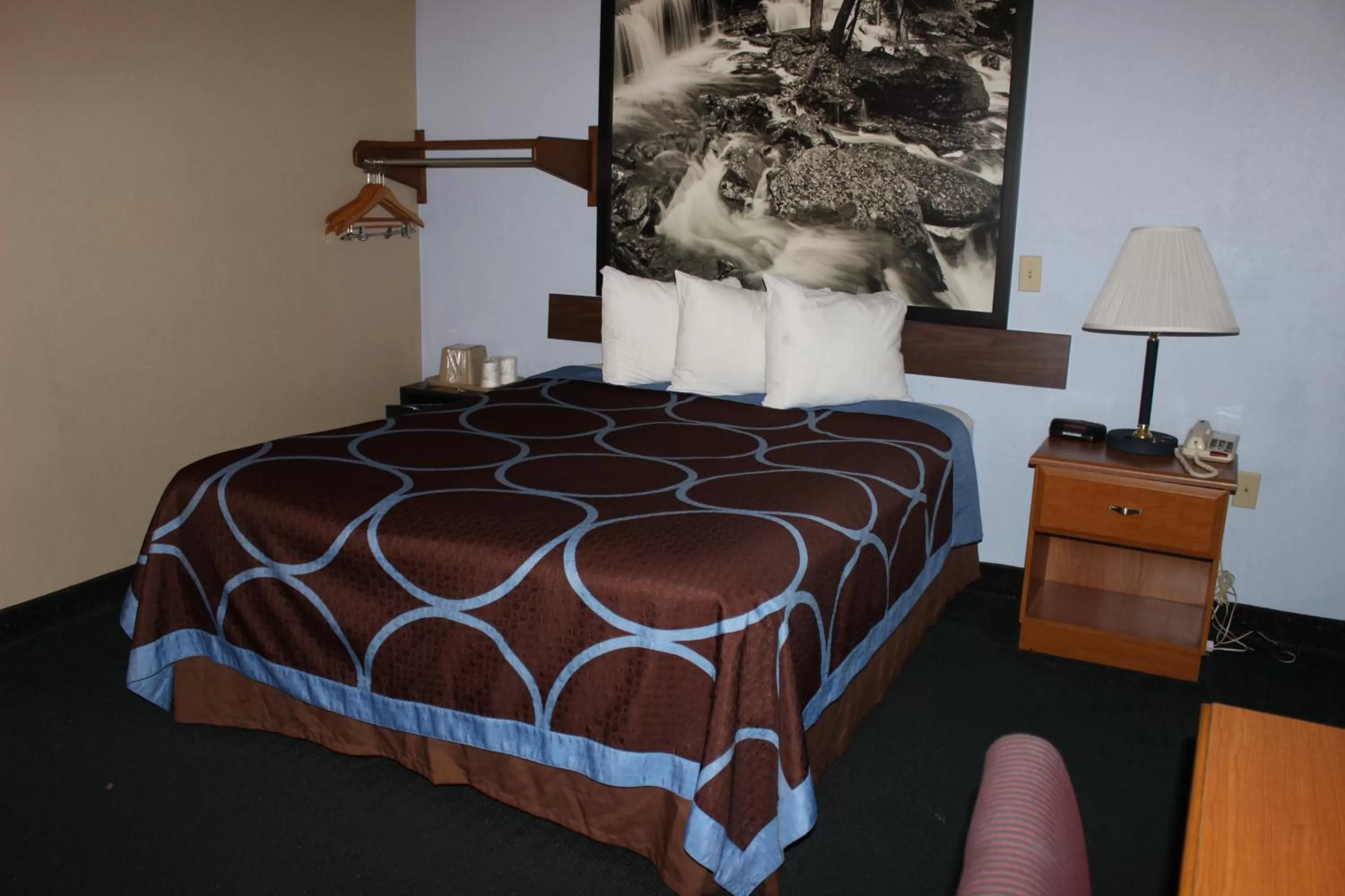 Bed in Super 8 by Wyndham East Stroudsburg - Poconos