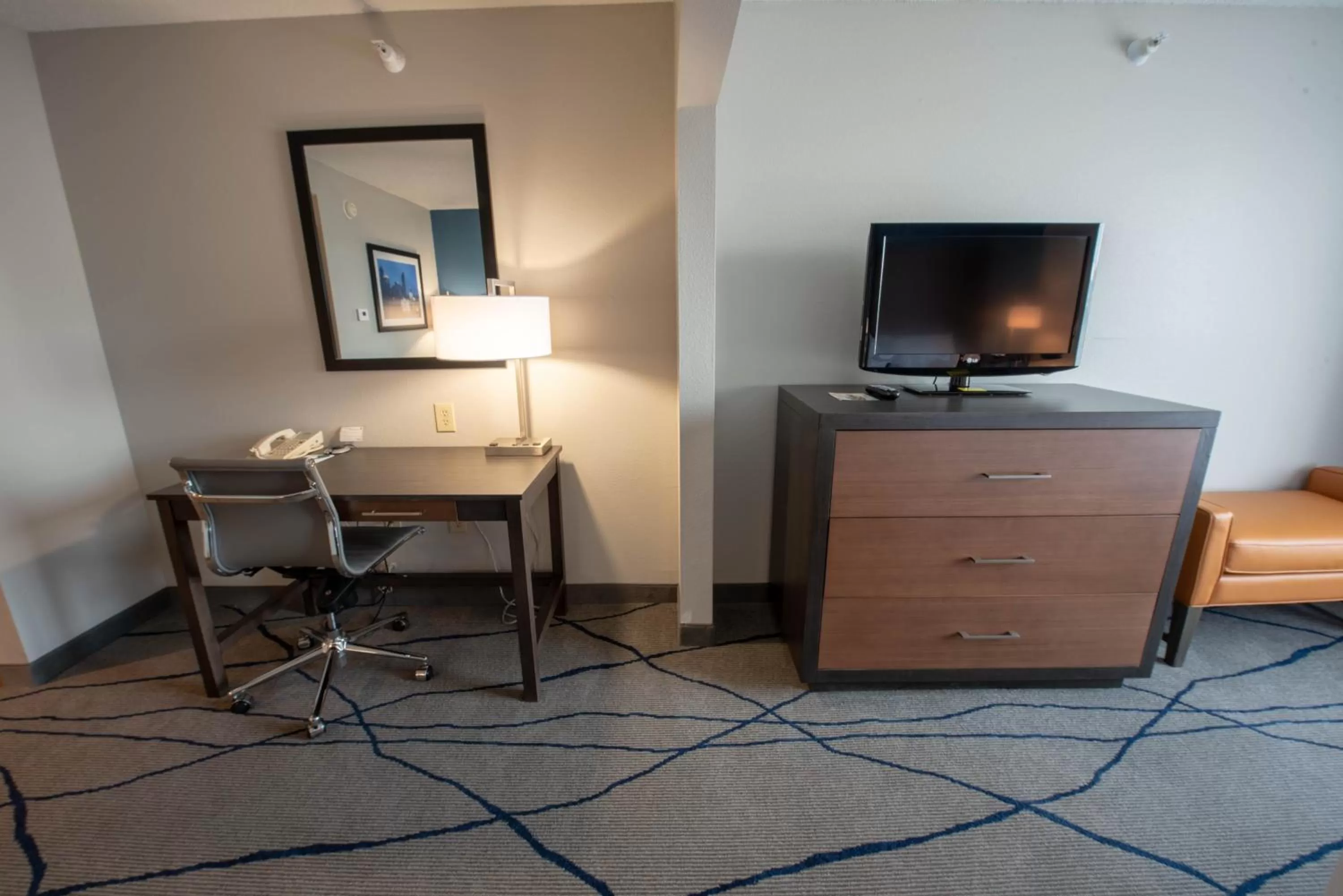 Communal lounge/ TV room in Wingate by Wyndham Indianapolis Airport Plainfield