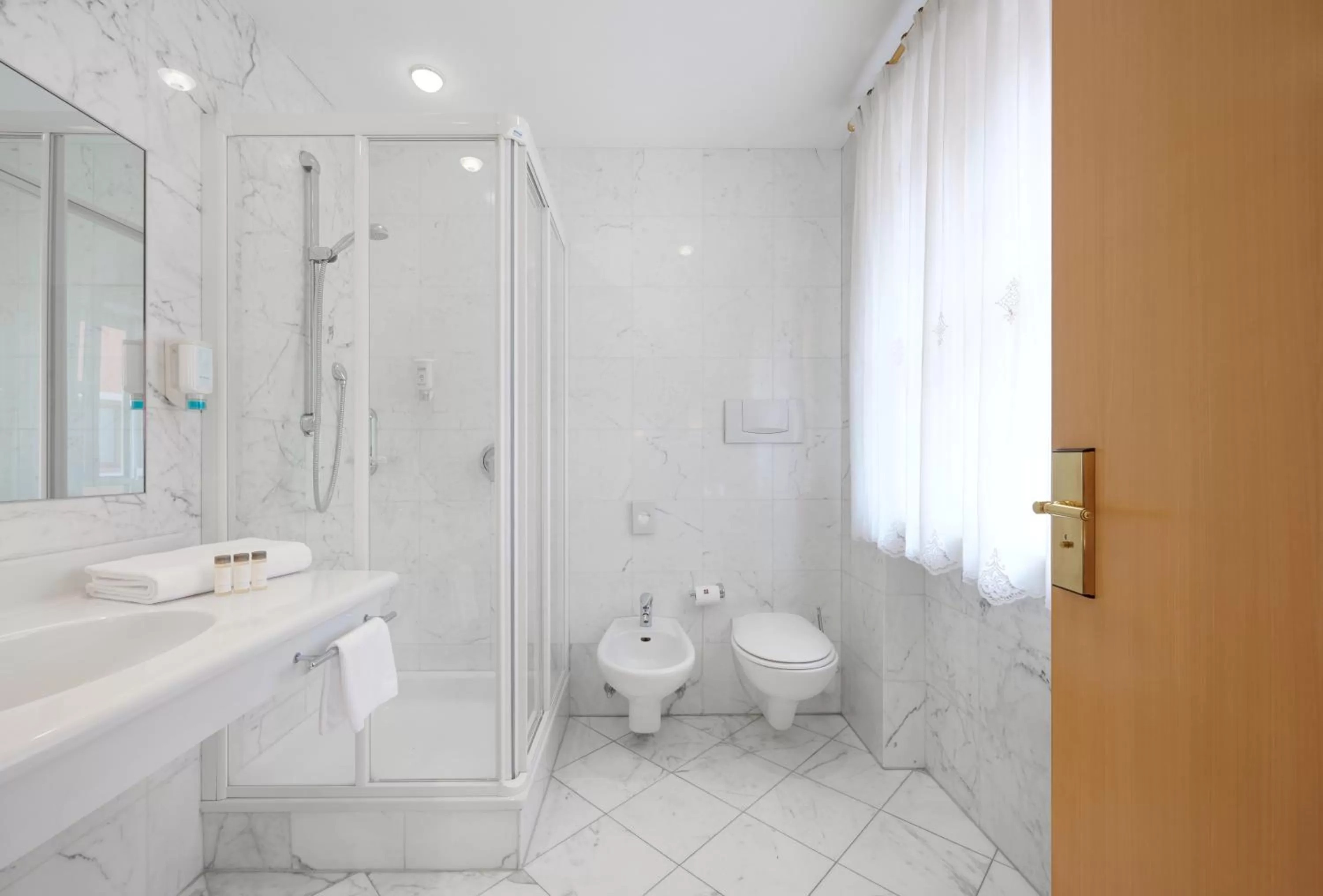 Bathroom in Hotel Goldene Rose