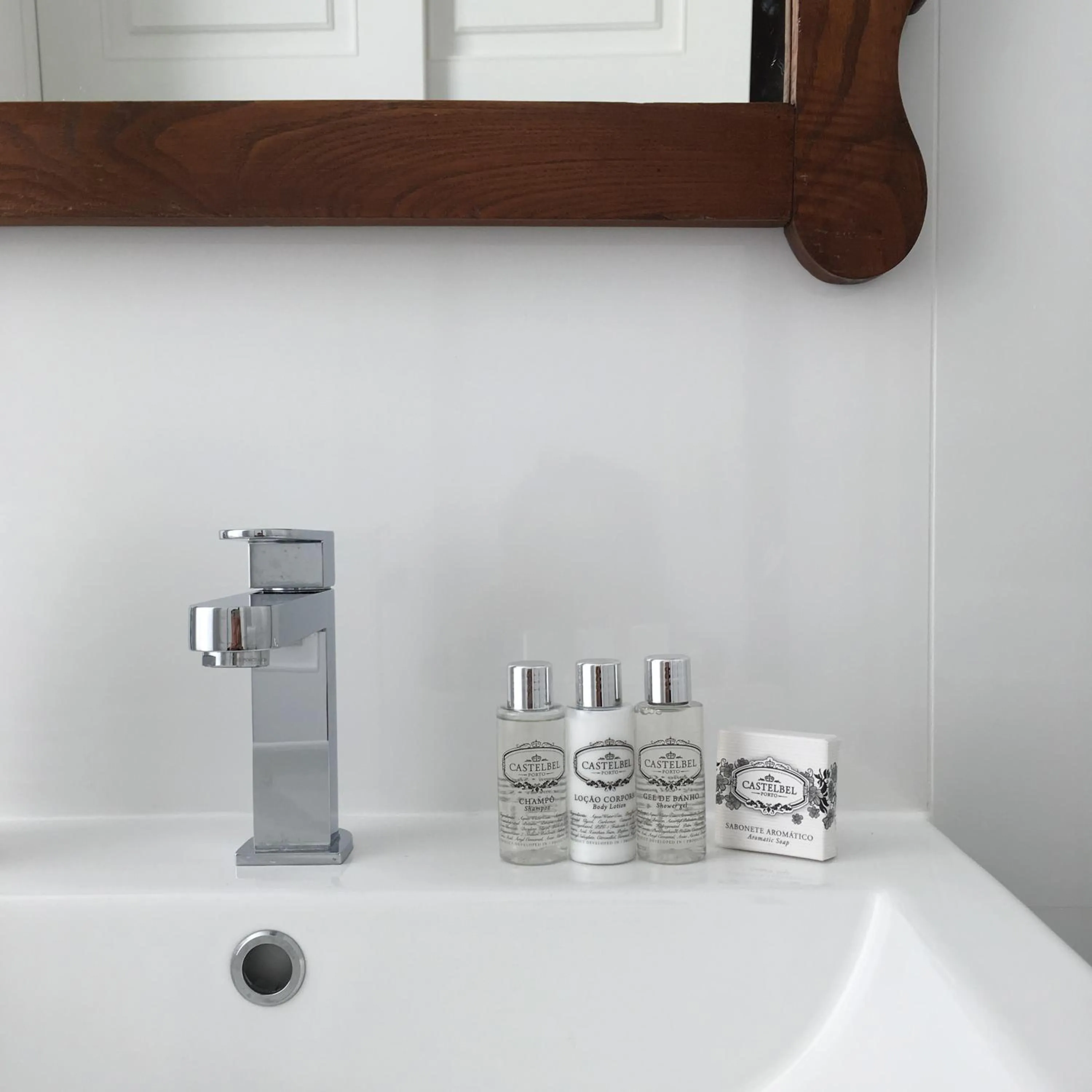 Toilet in The Rex Hotel Porto