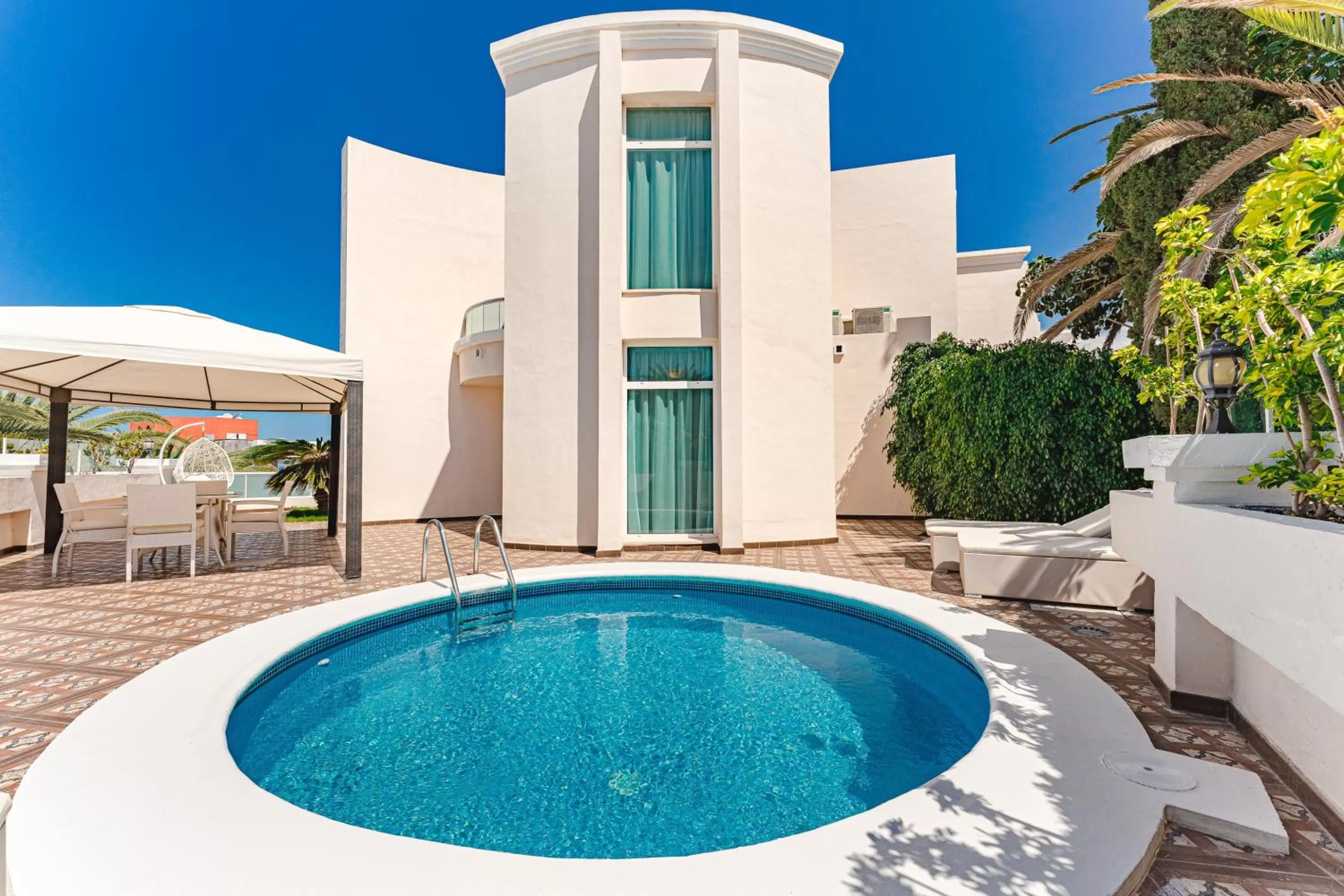 Swimming pool in Flamingo Suites Boutique Hotel