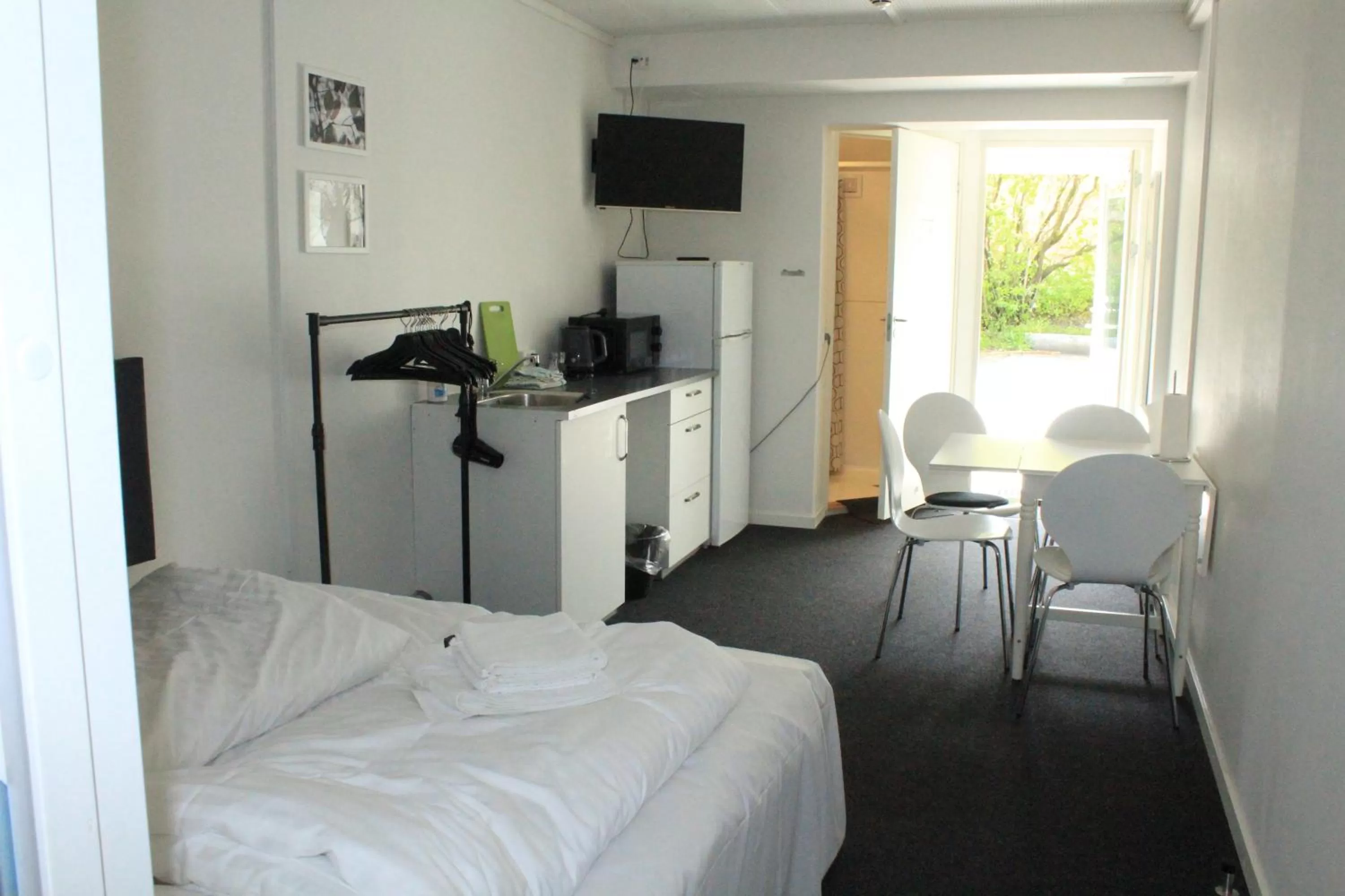 Living room, Bed in Motel Poppelvej