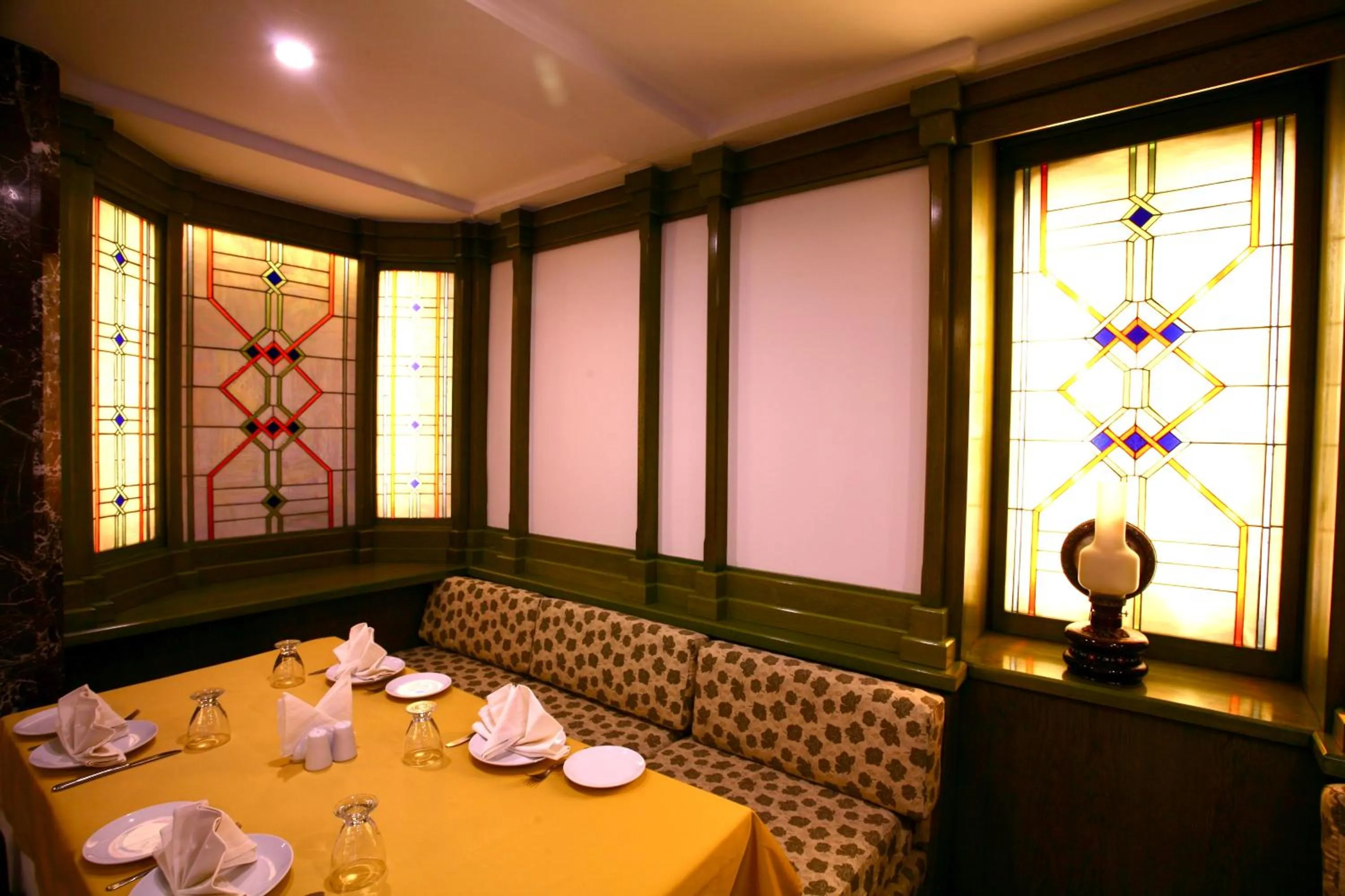 Restaurant/places to eat in Istanbul Royal Hotel