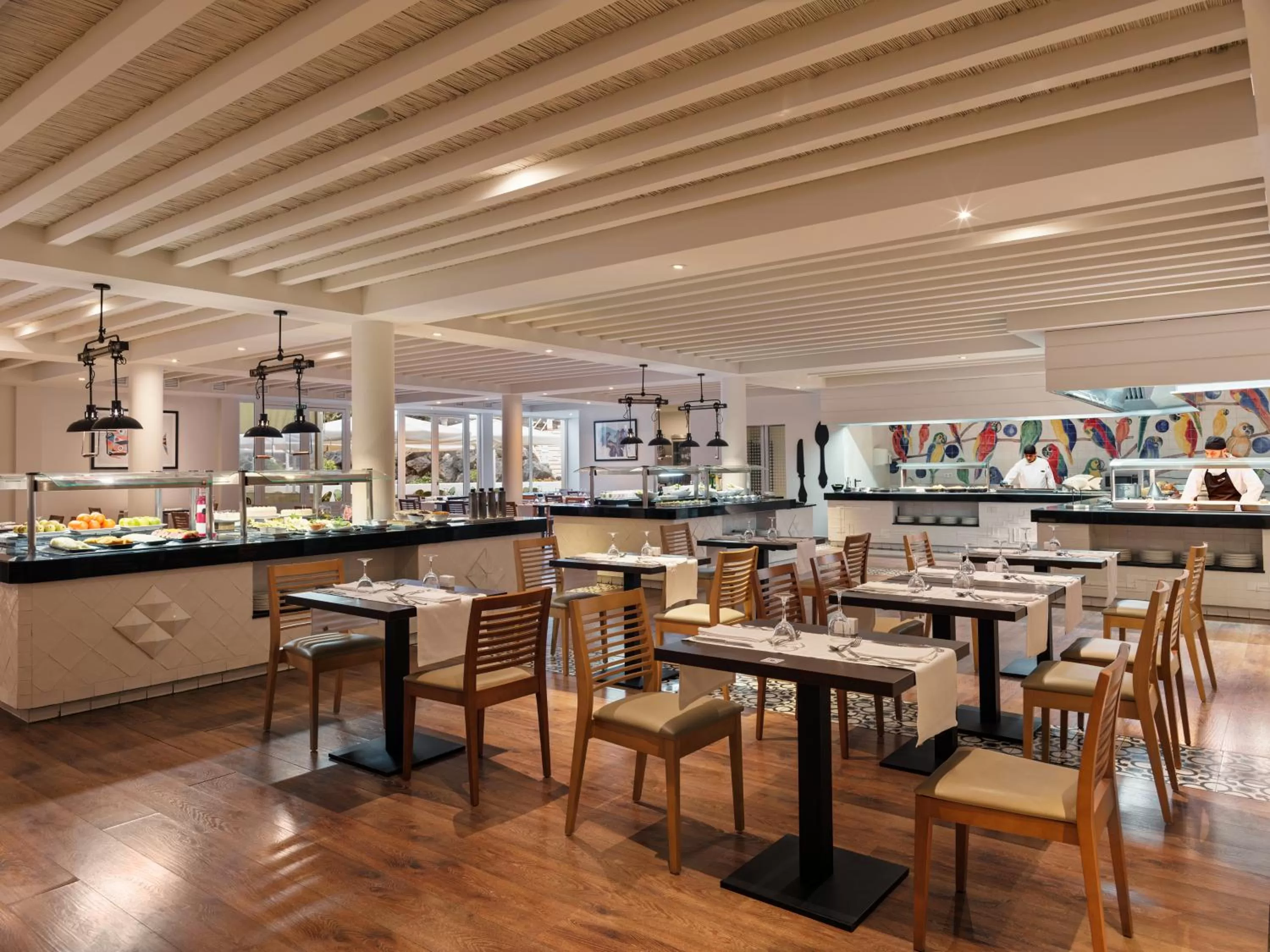 Restaurant/places to eat in H10 Ocean Suites