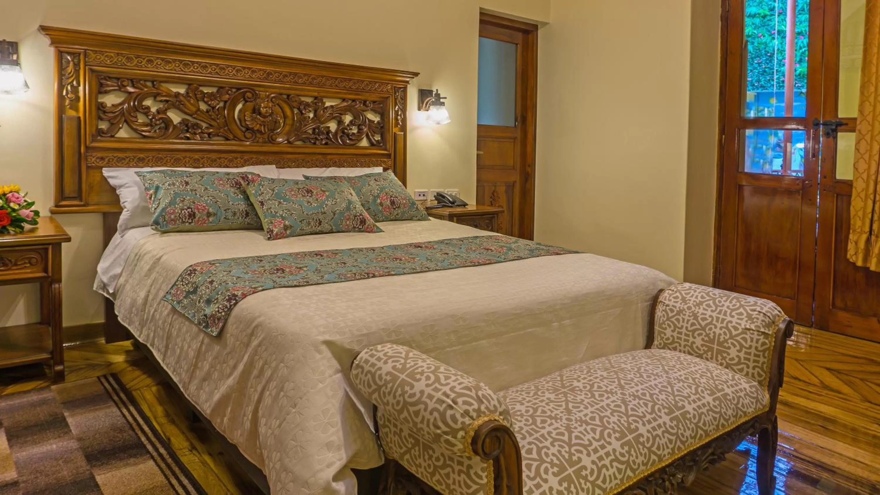 Photo of the whole room, Bed in Hotel La Basílica Quito