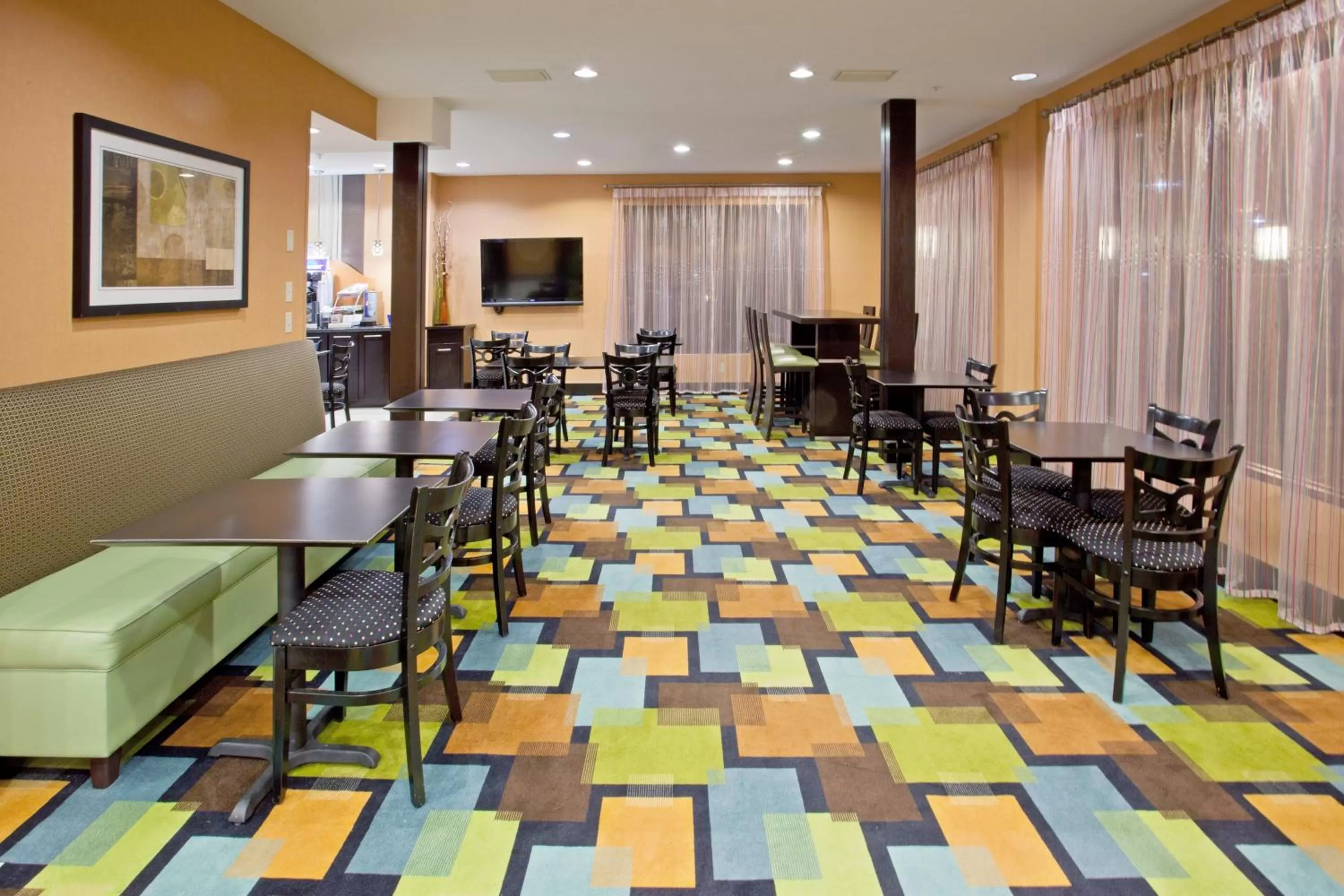 Restaurant/places to eat in Holiday Inn Express Arlington Interstate 20 Parks Mall by IHG