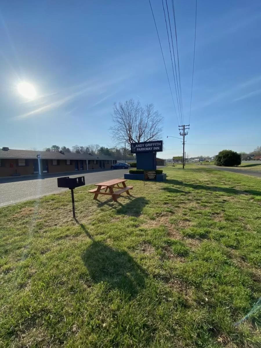 Property building in Andy Griffith Parkway Inn