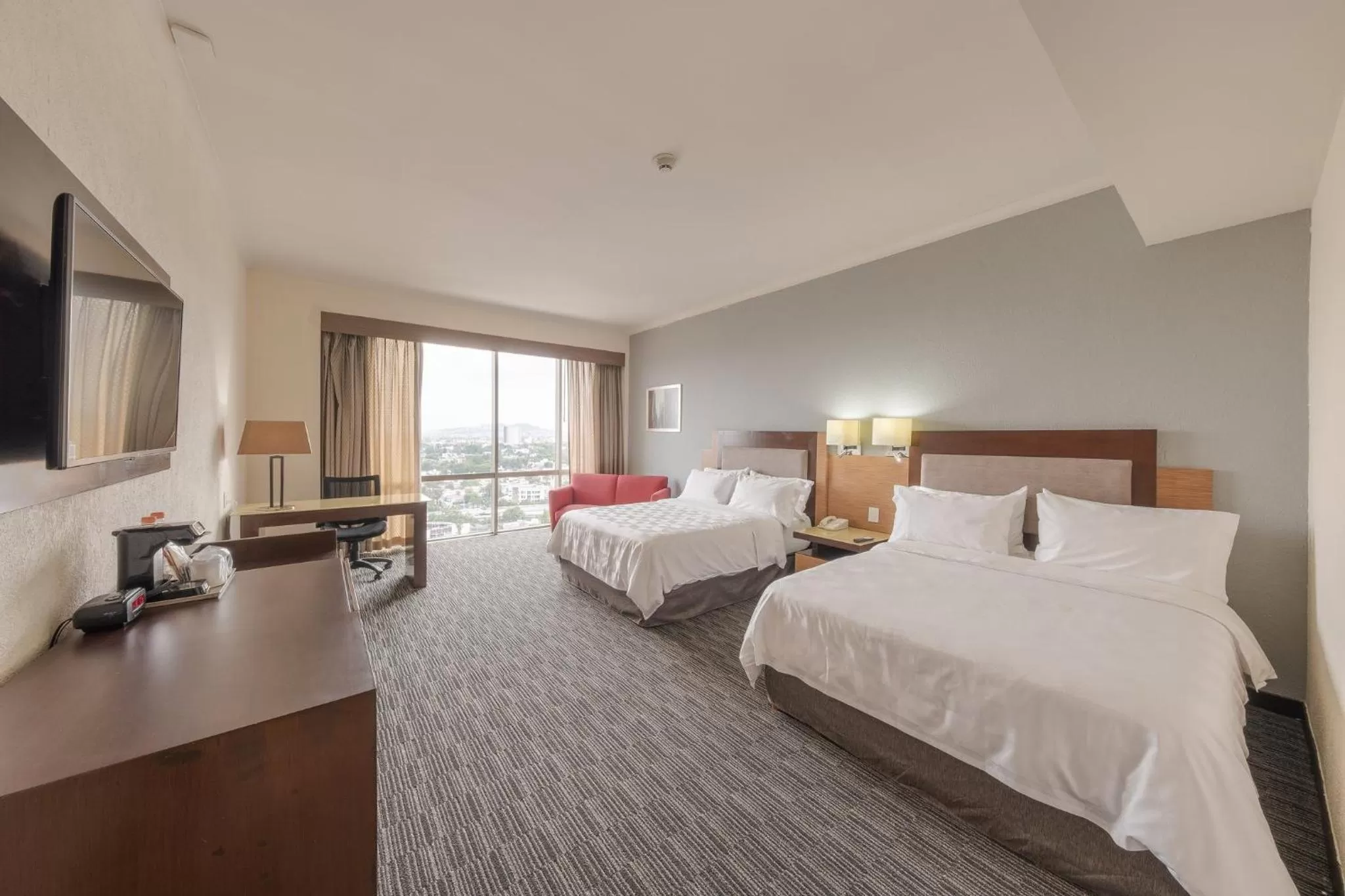 Photo of the whole room, Bed in Holiday Inn Guadalajara Select by IHG