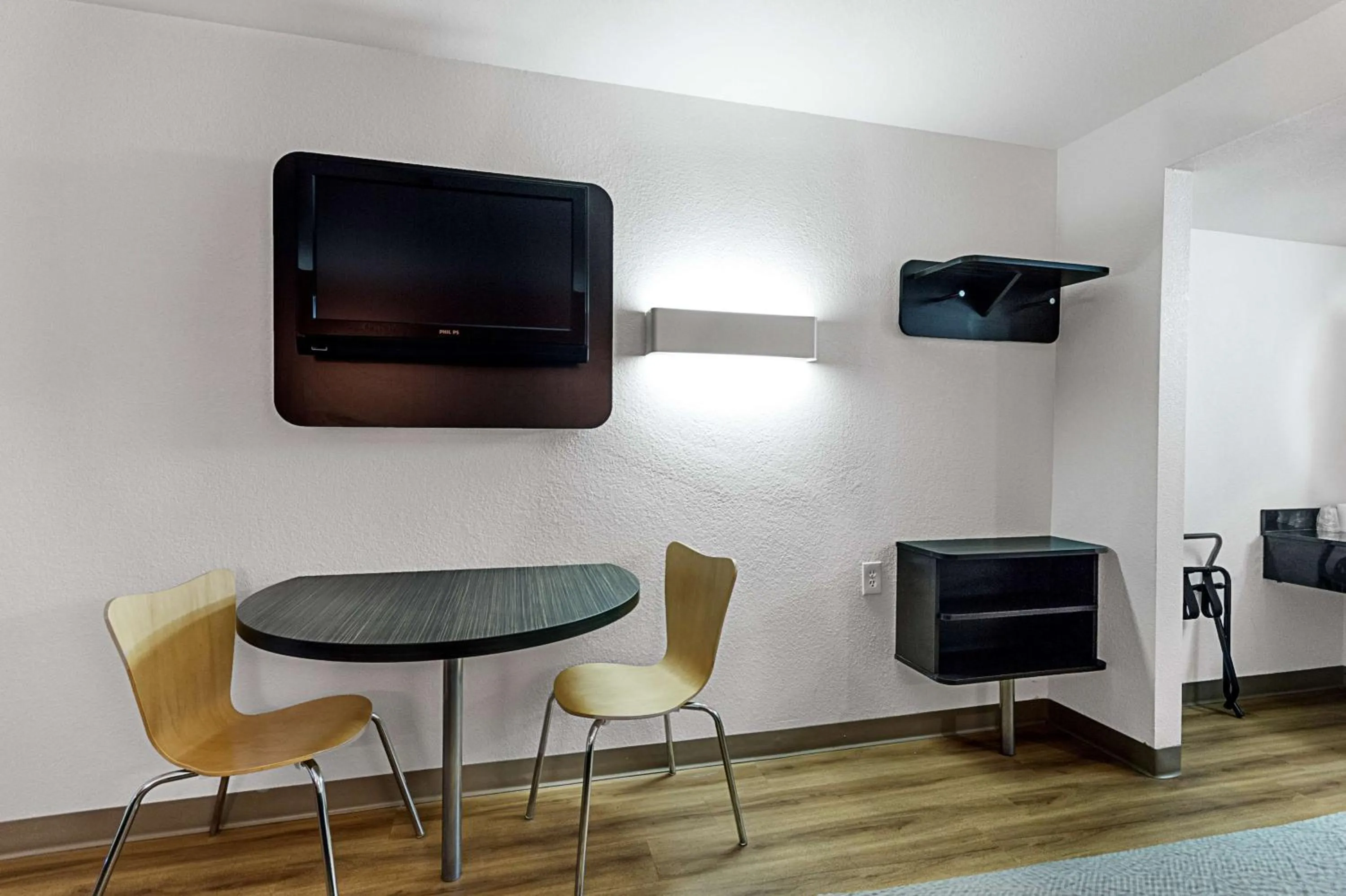 TV and multimedia in Motel 6-Fresno, CA