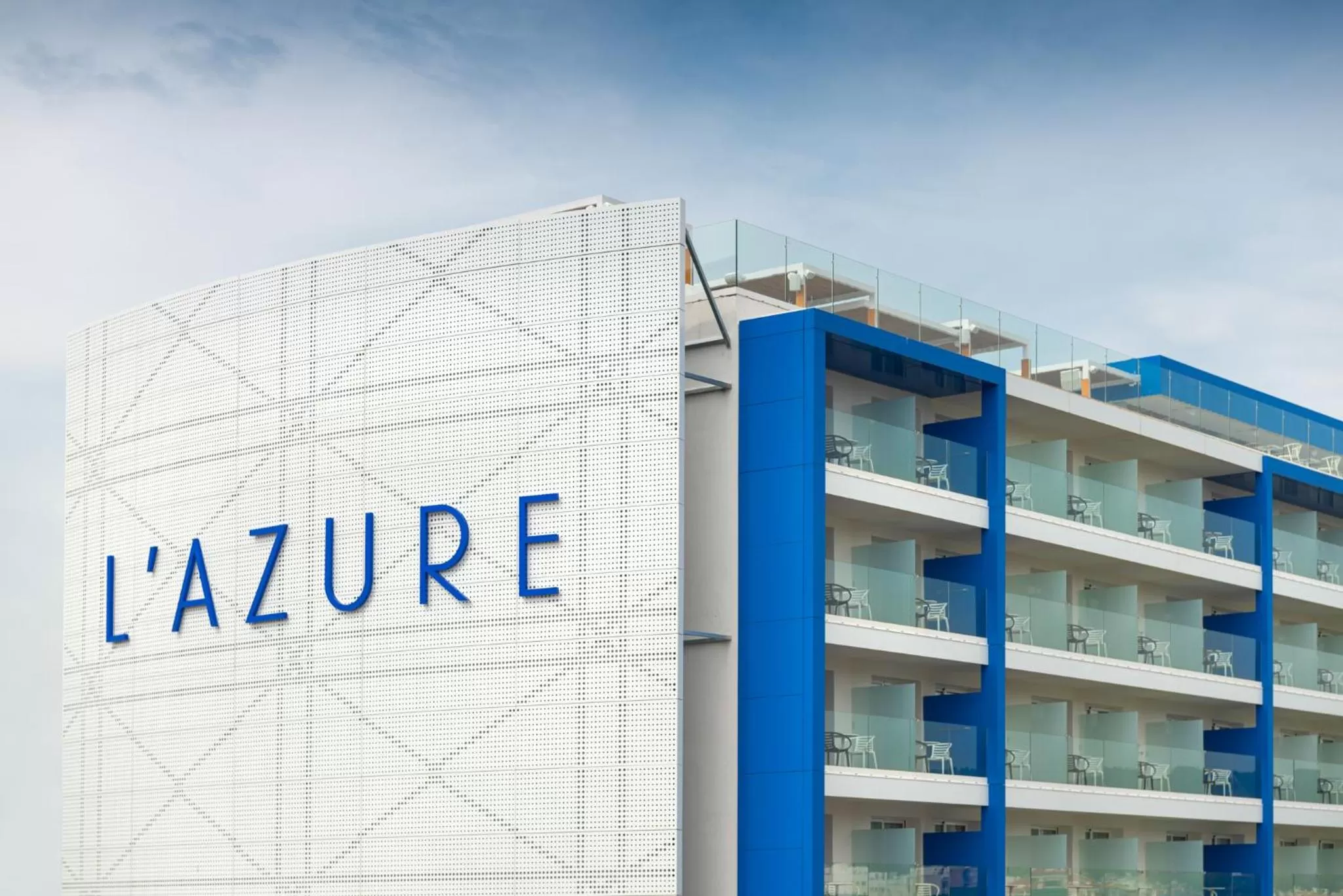 Facade/entrance in L'Azure Hotel 4* Sup
