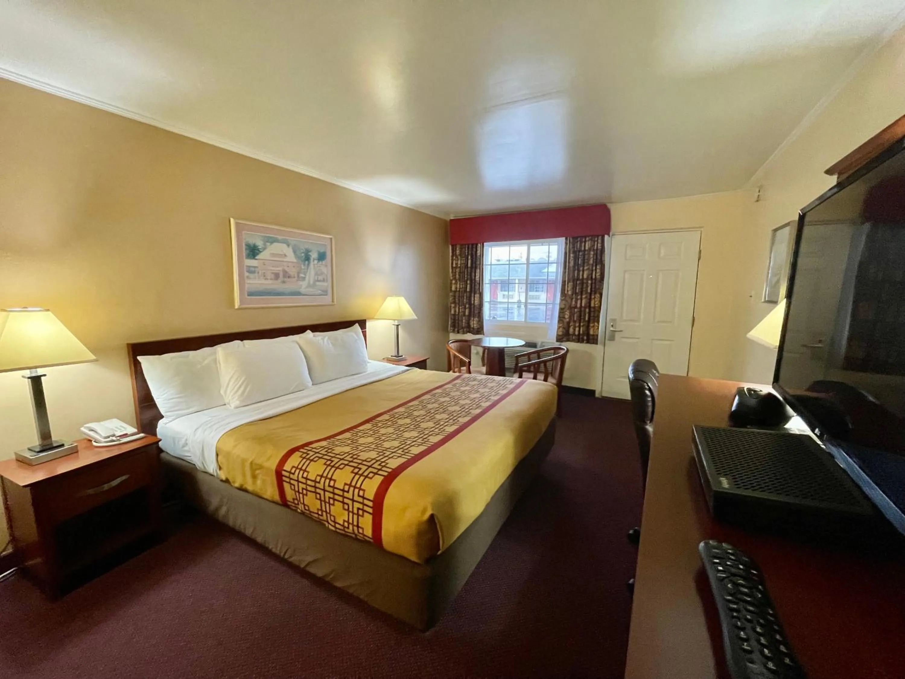 Bed in Passport Inn Somers Point - Somers Point