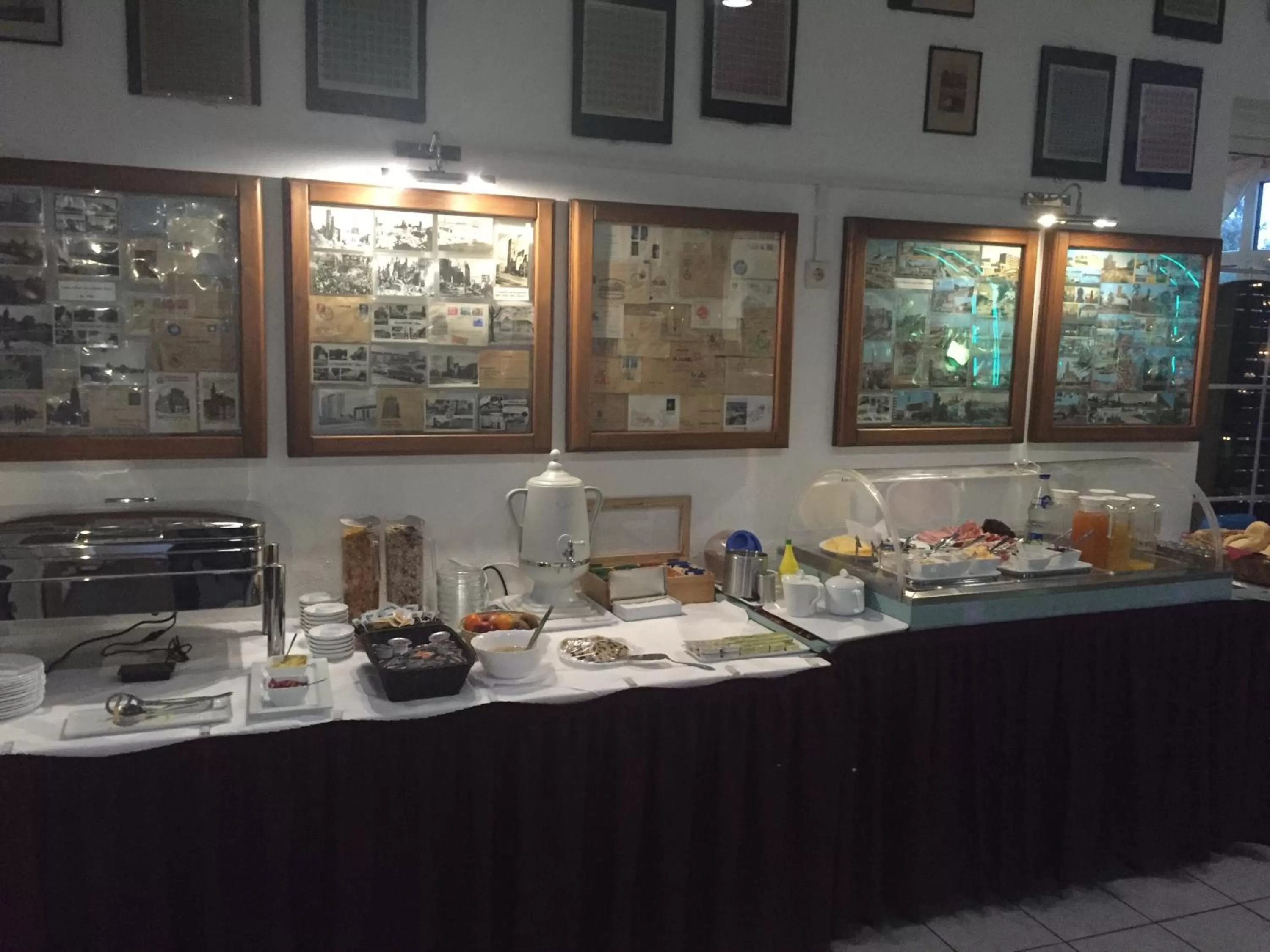 Buffet breakfast in Hotel Gasthof Goldener Hahn