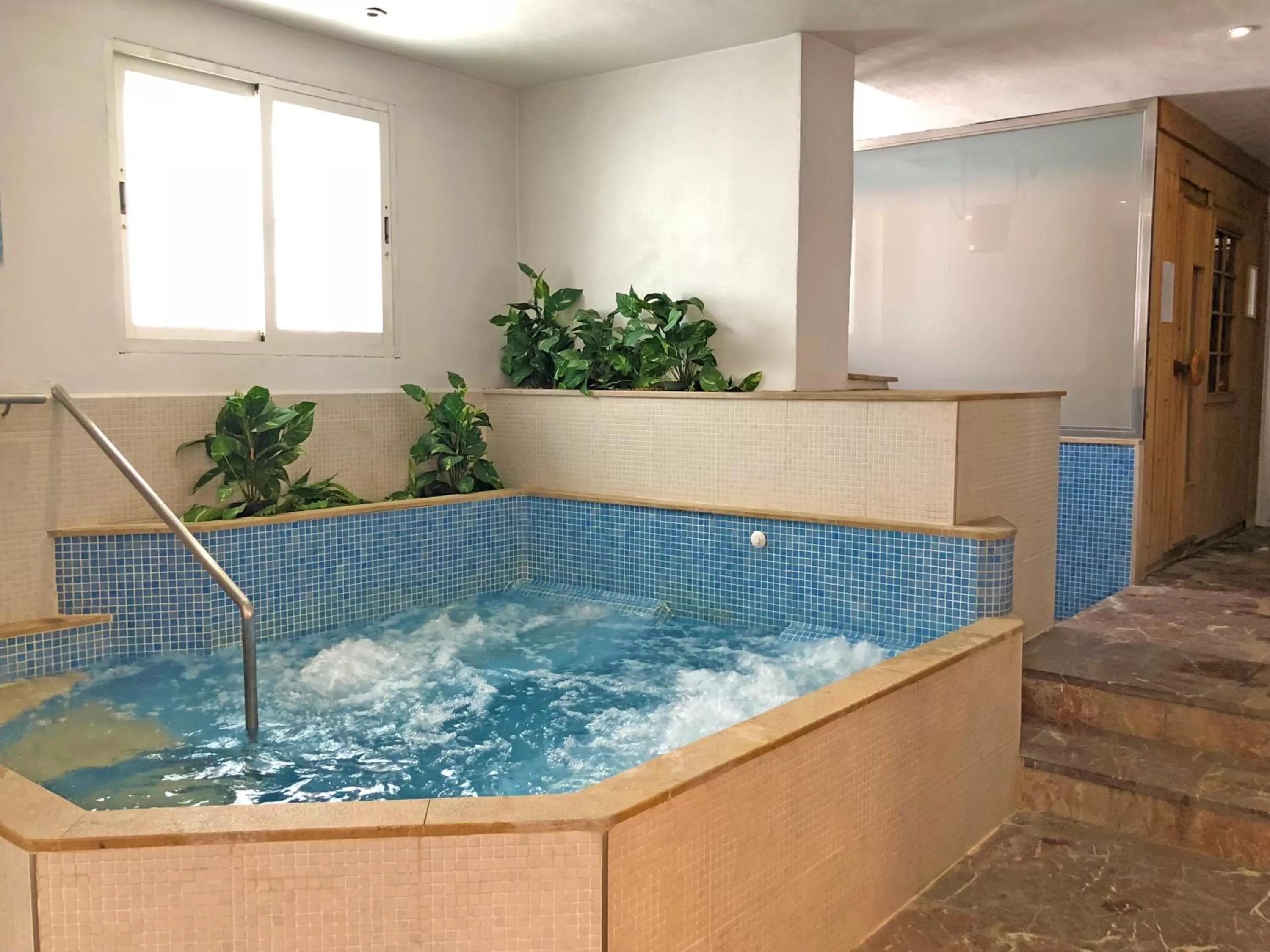 Hot Tub in Hotel Mirador