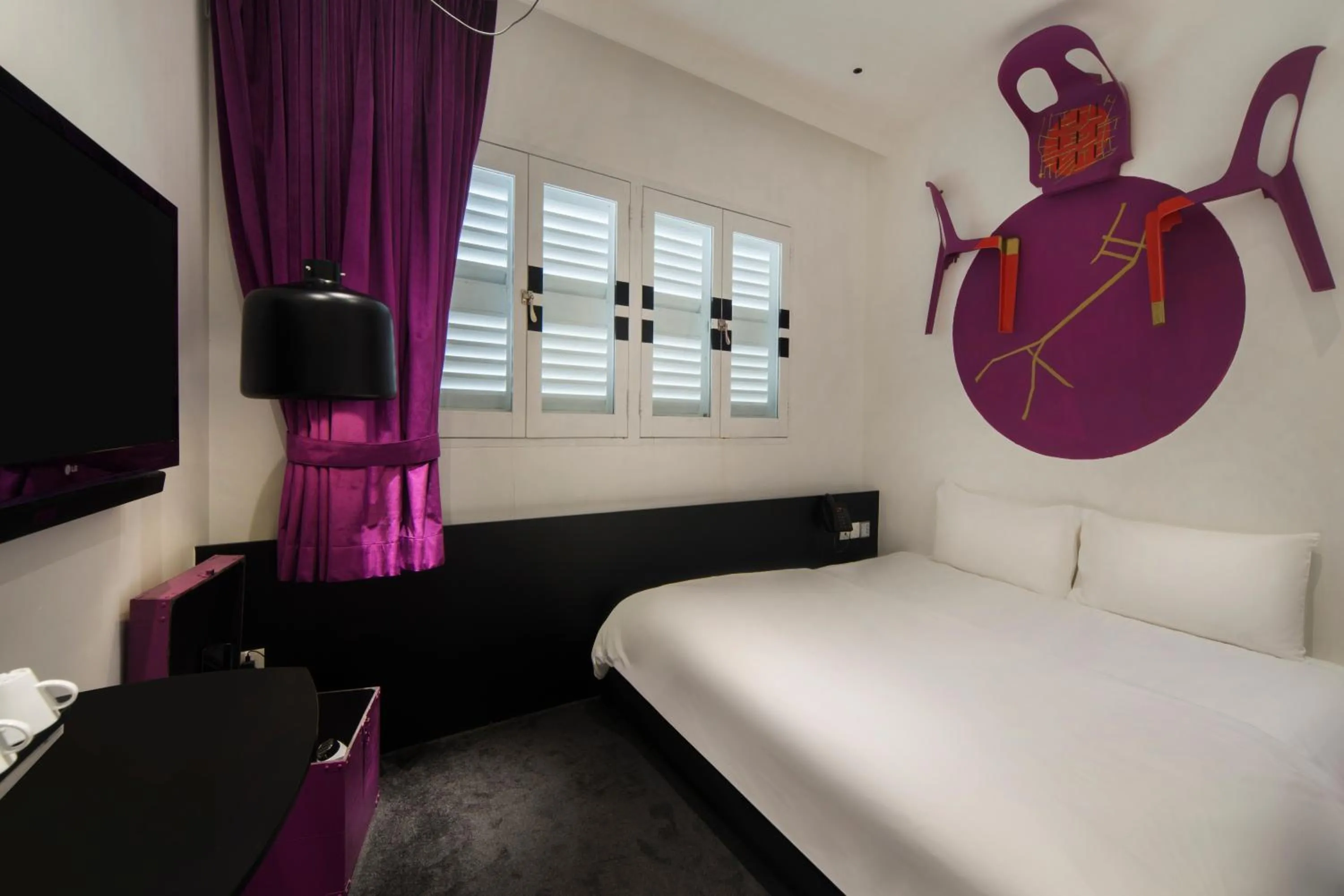 Photo of the whole room, Bed in Hi Hotel