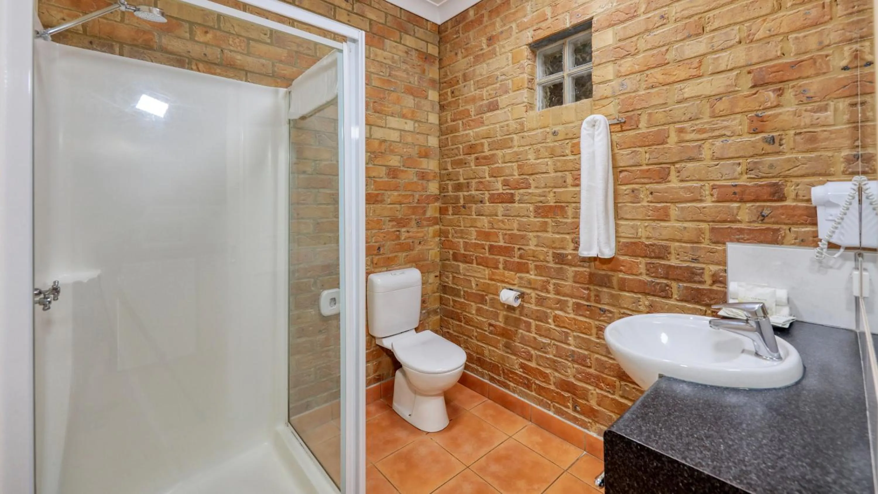 Shower in Bridges on Meninya Motel & Apartments