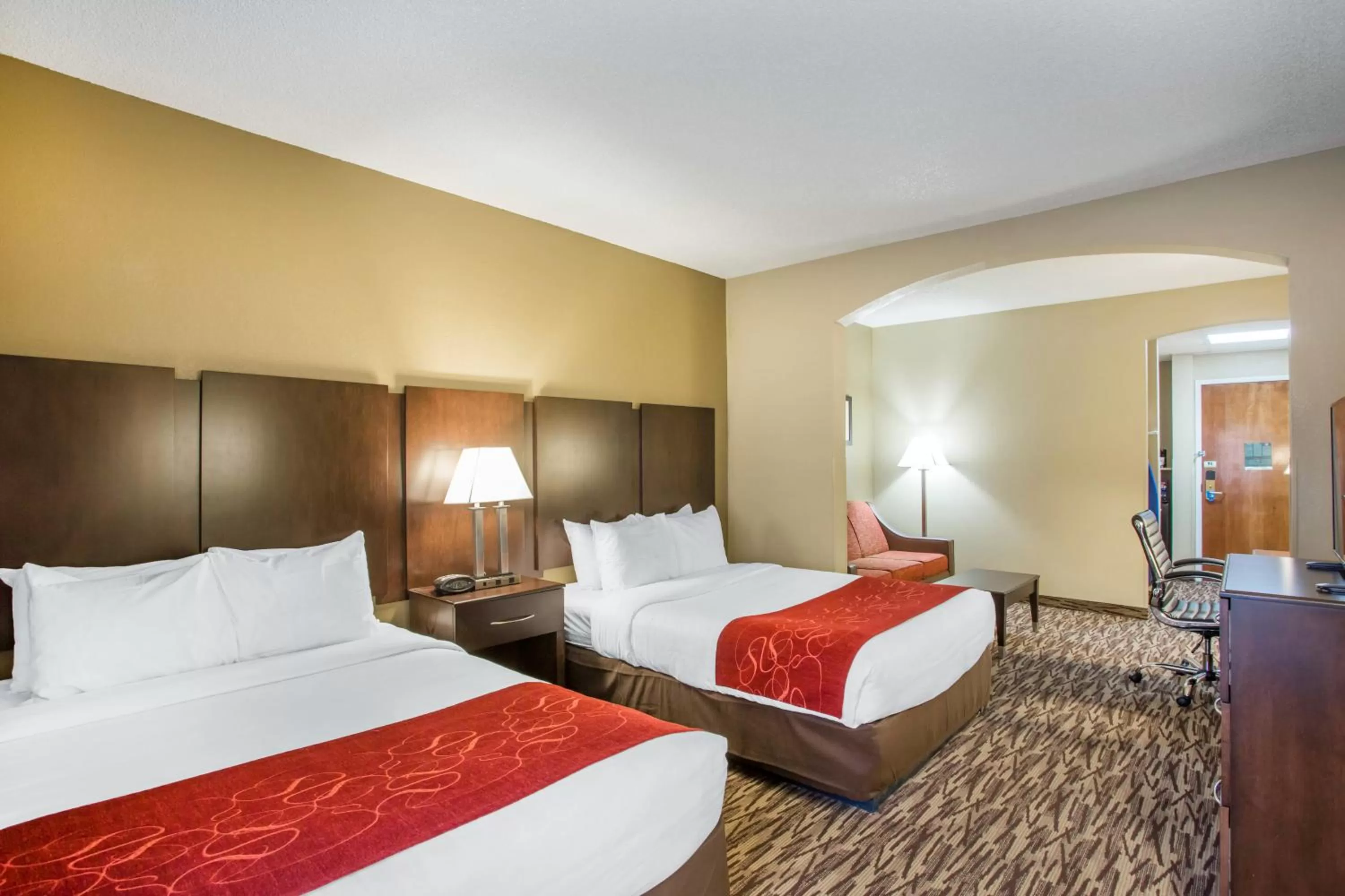 Bedroom, Bed in Comfort Suites Lebanon