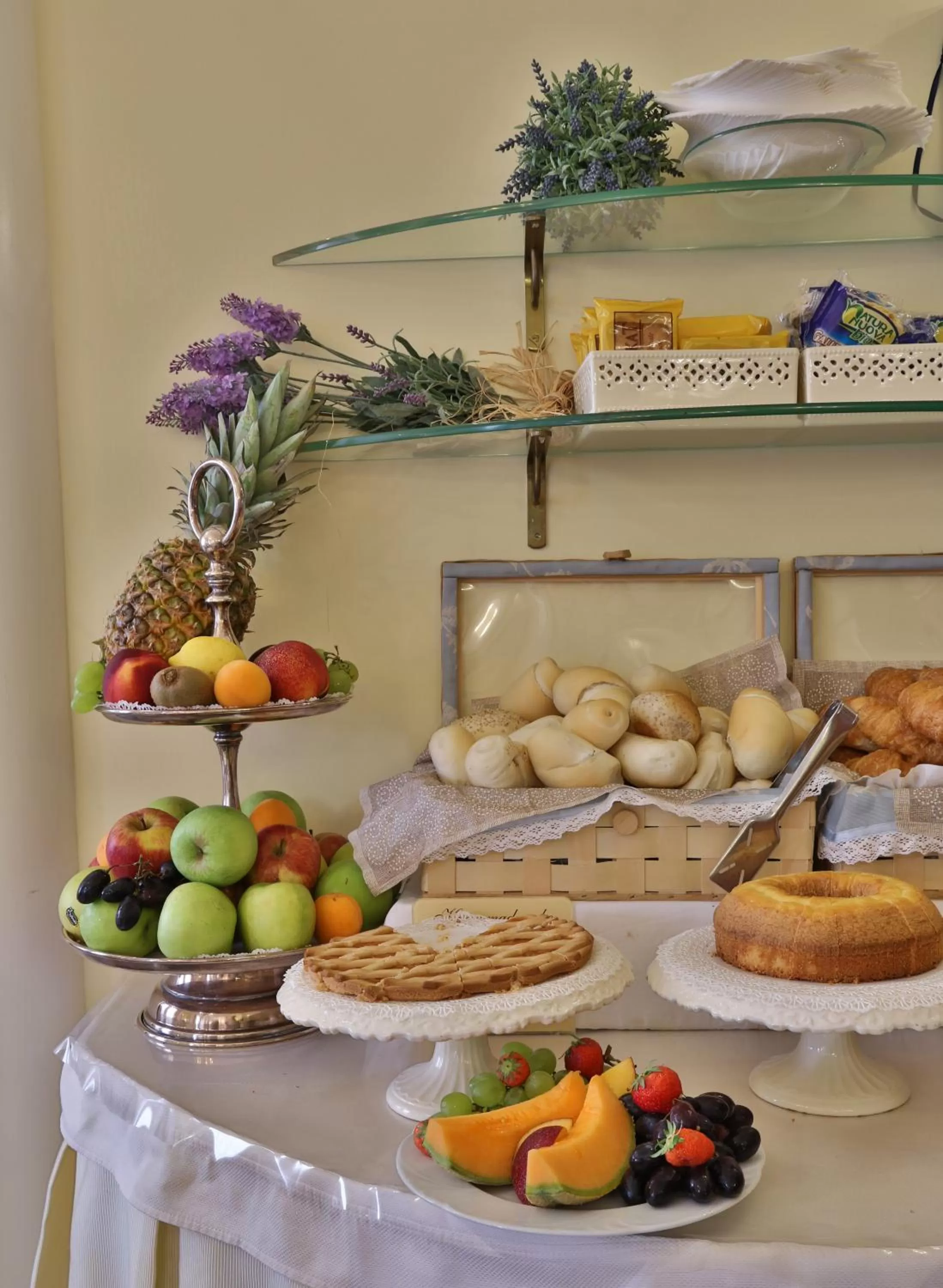 Buffet breakfast in Hotel Arlecchino