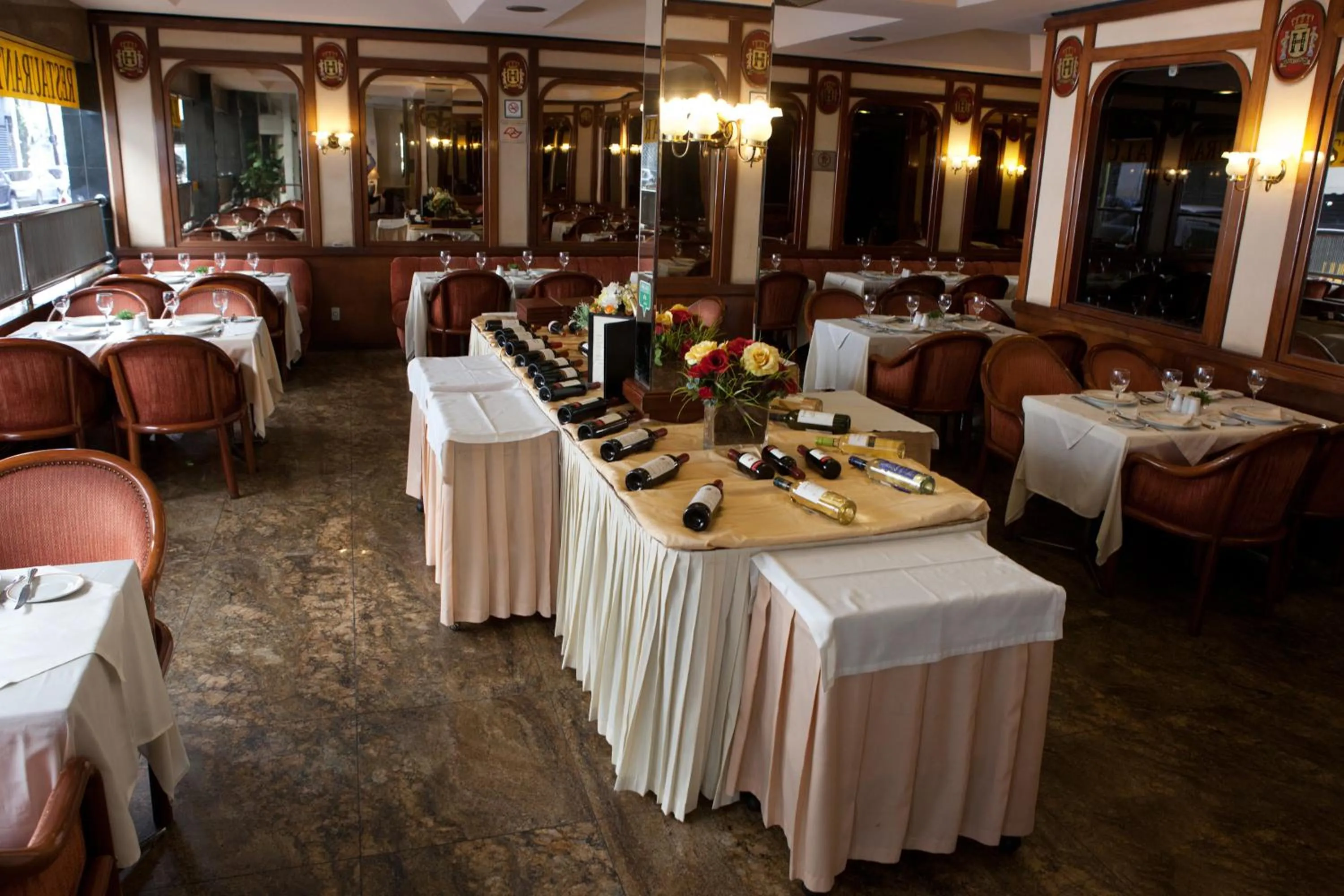 Restaurant/places to eat in Hotel Gran Corona