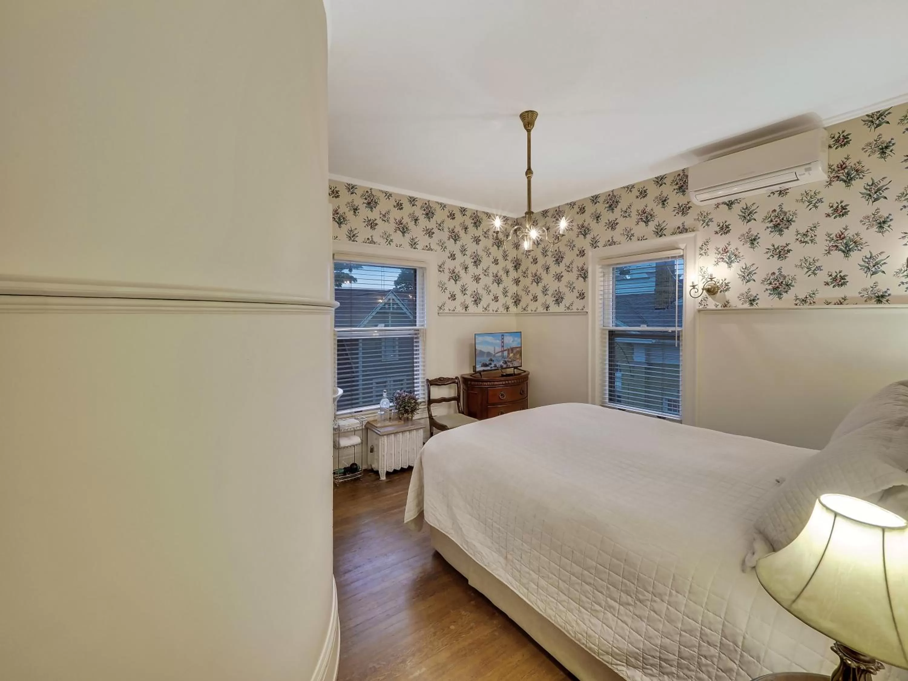 Bed in Cartier Mansion