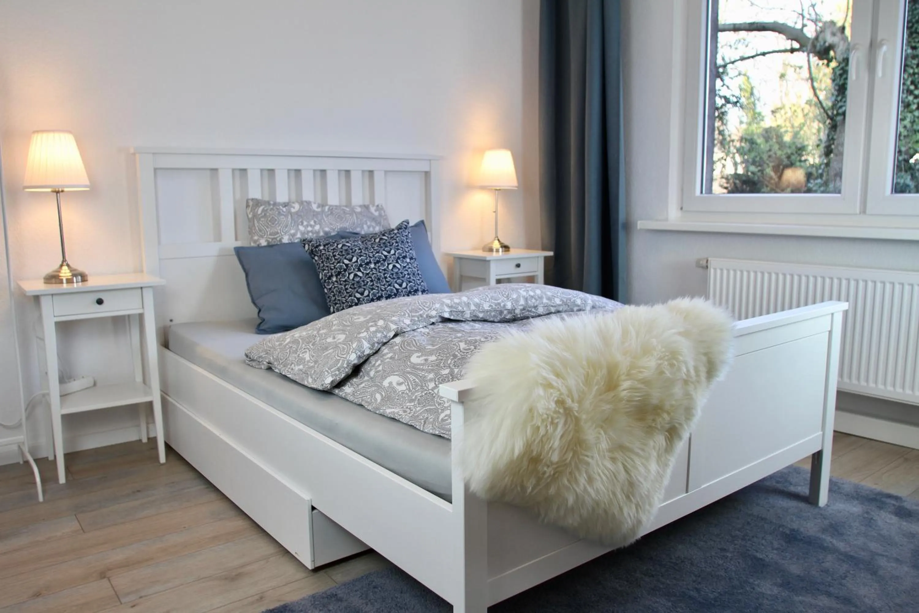 Other, Bed in Apartmenthaus in der Metzstraße