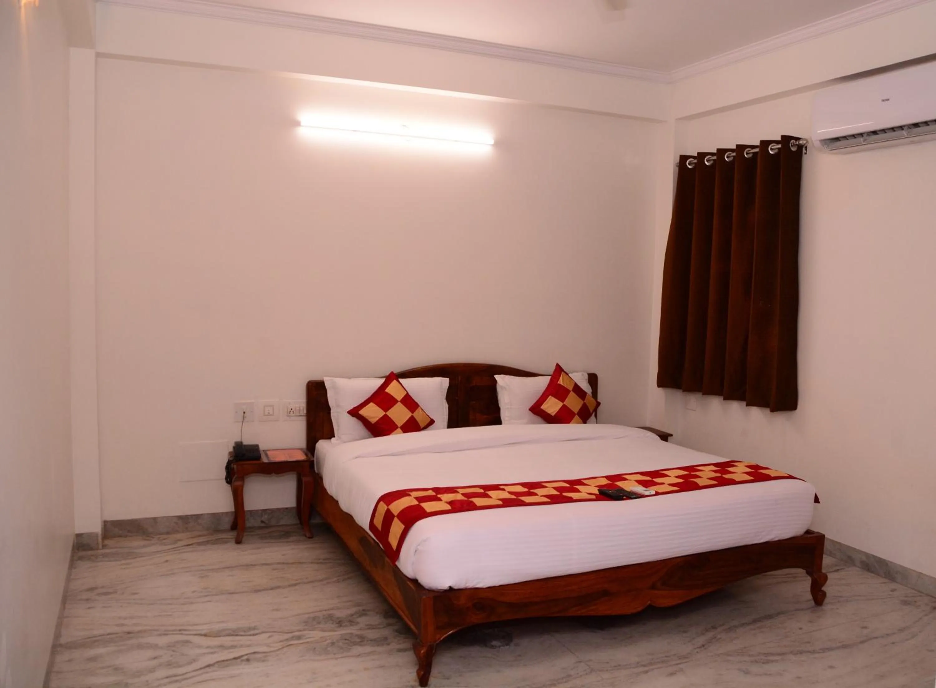 Bed in Hotel Sugandh Retreat- Near Sindhi Camp Bus station