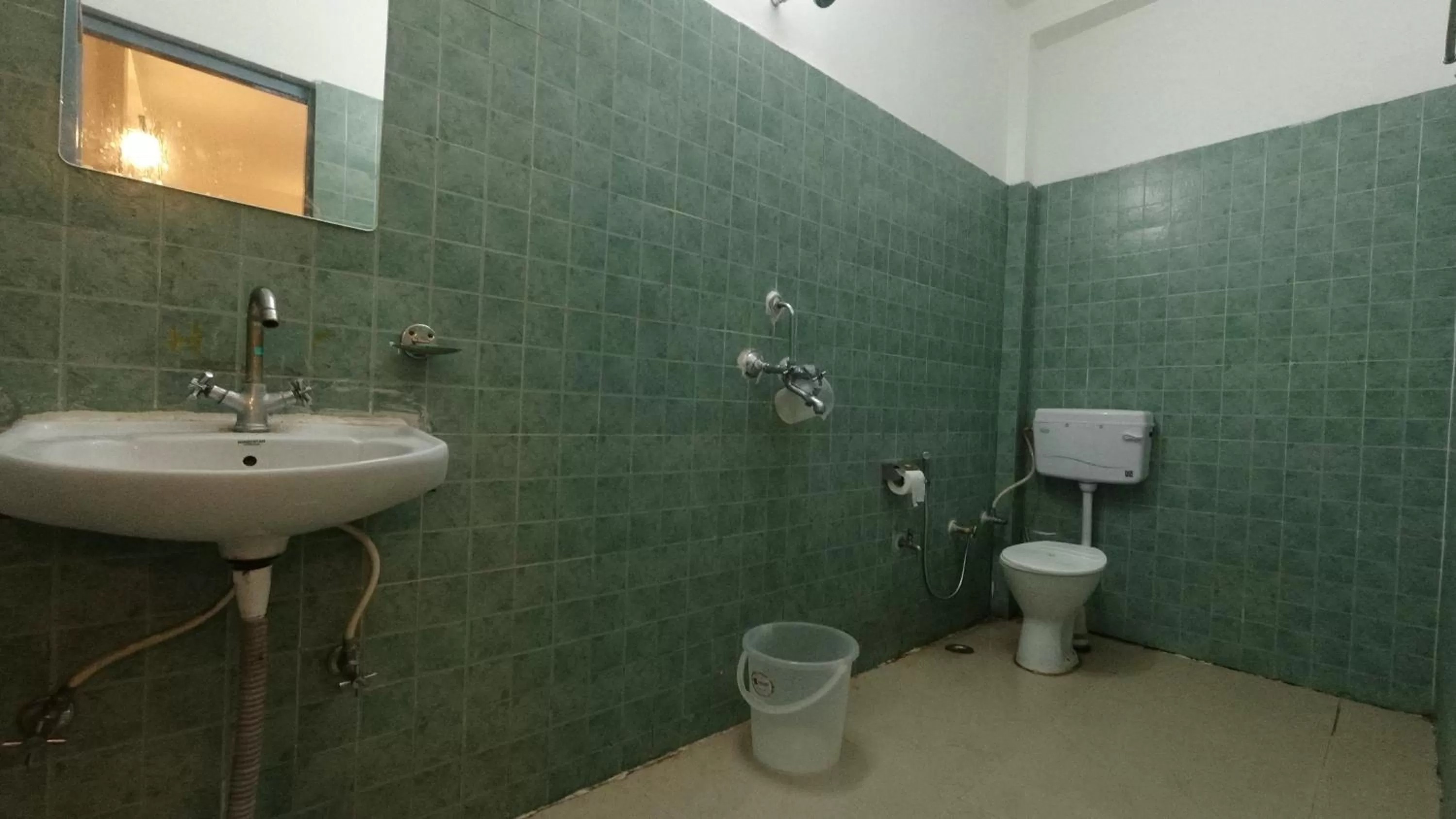 Bathroom in H7 Stay On The Ganges, Yoga & Spa Resort, Rishikesh