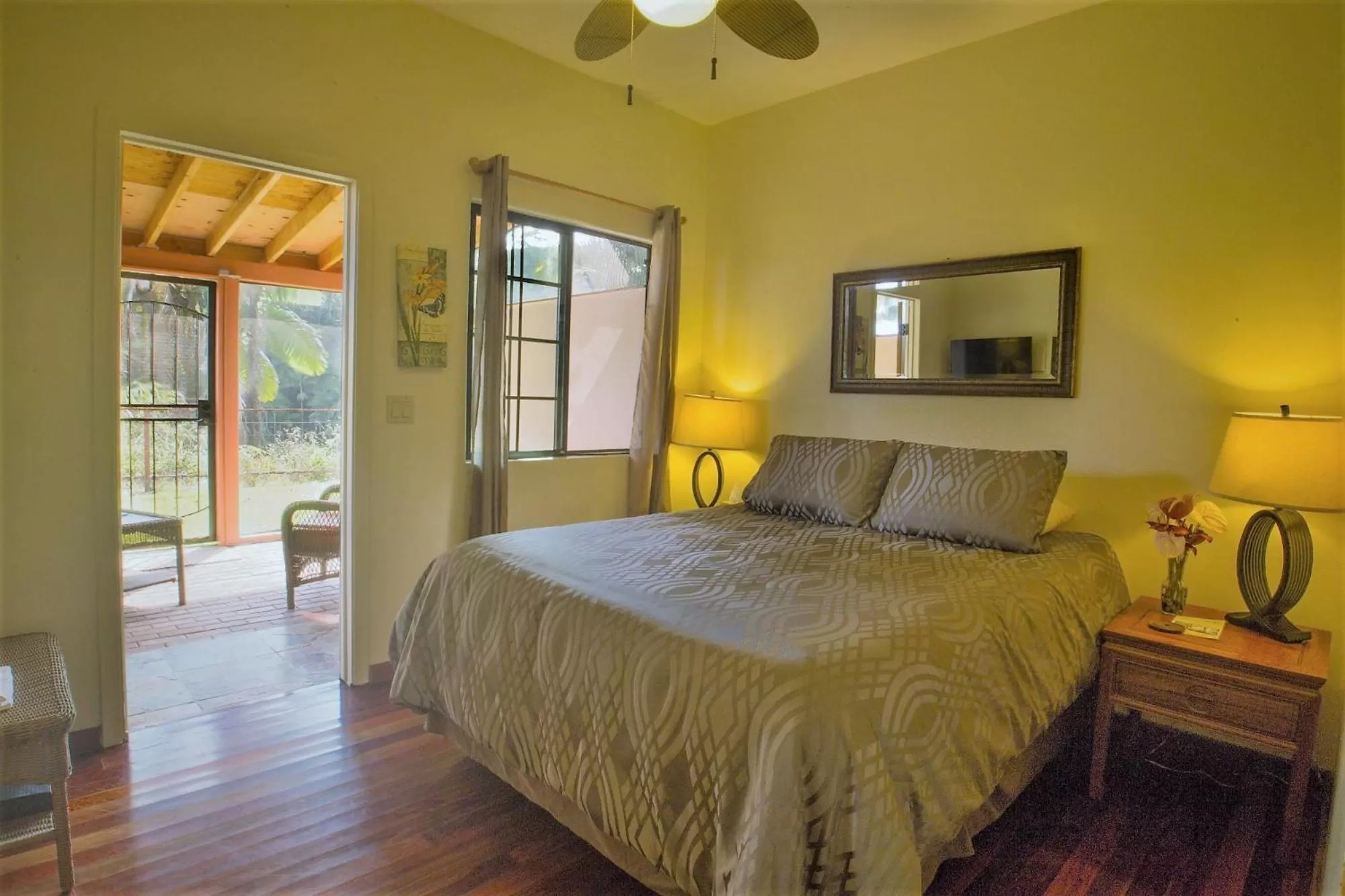 Bed in The Inn at Kulaniapia Falls