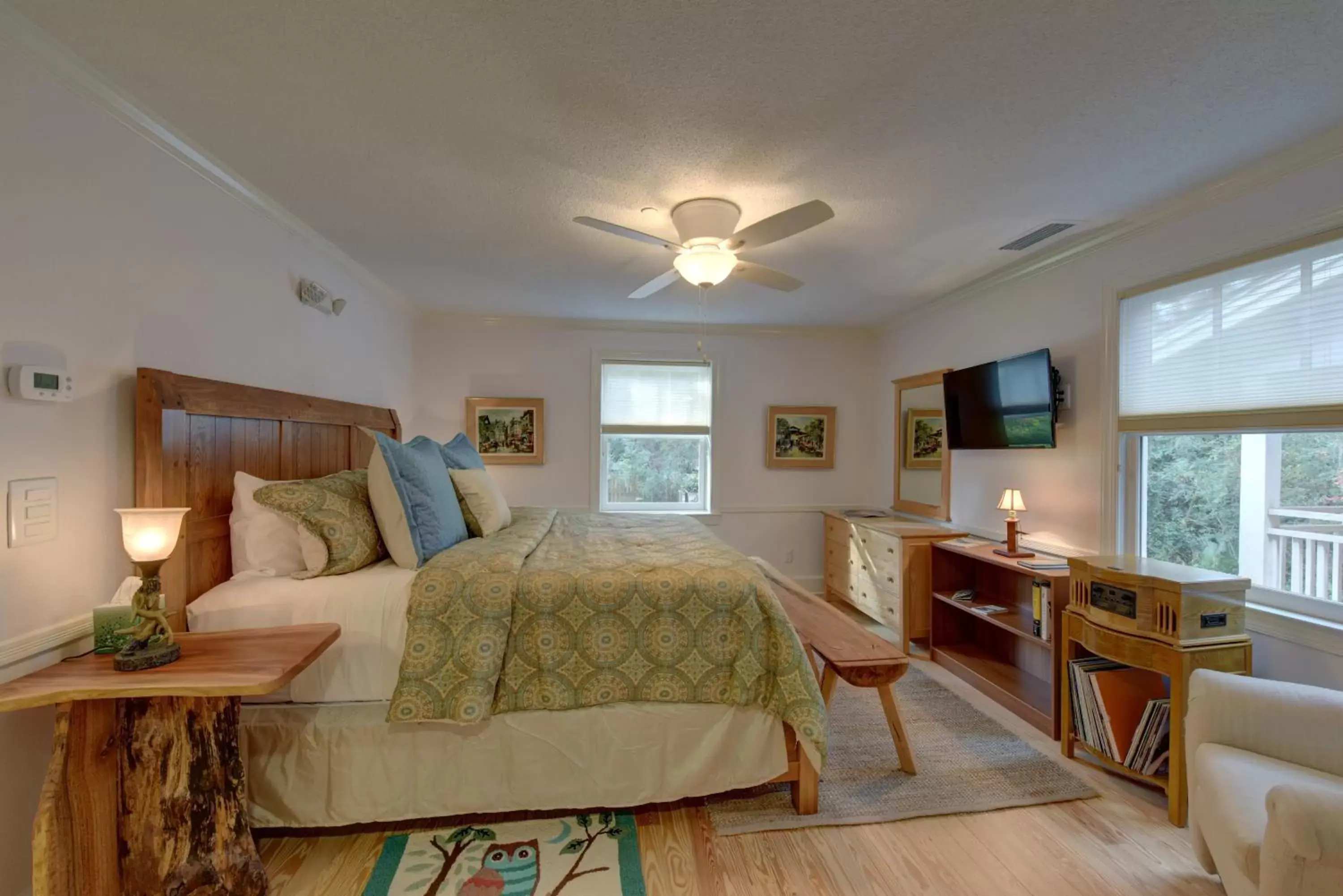 Deluxe Double Room in The Grey Owl Inn Deluxe Double Room in The Grey Owl Inn