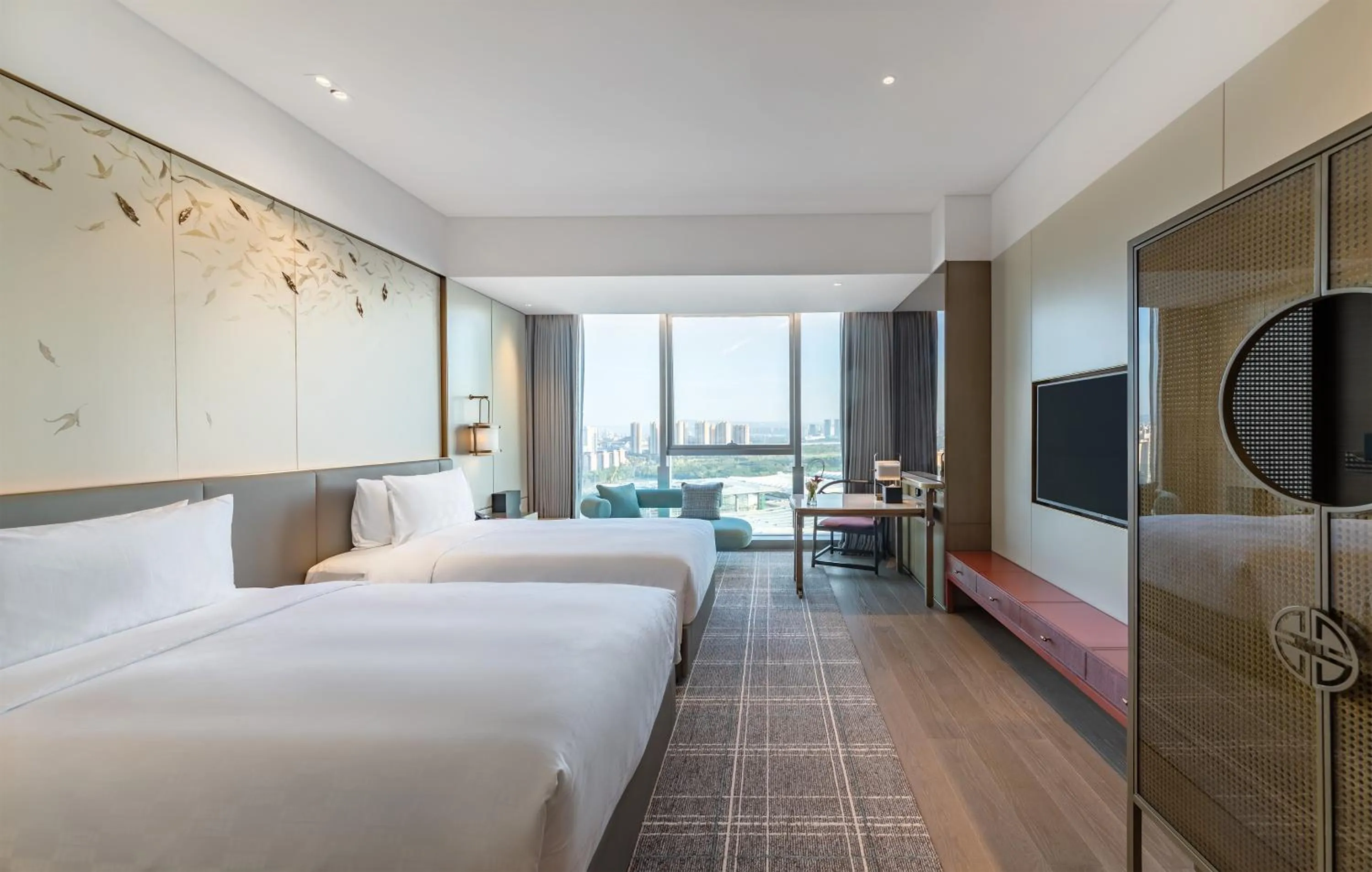 Photo of the whole room, Bed in HUALUXE Xi'an Chanba by IHG-西安浐灞华邑酒店-Near Xi'an International Convention Exhibition Center and Shopping mall and The Romantic show of Xi'an-Free Luggage Storage-English Service