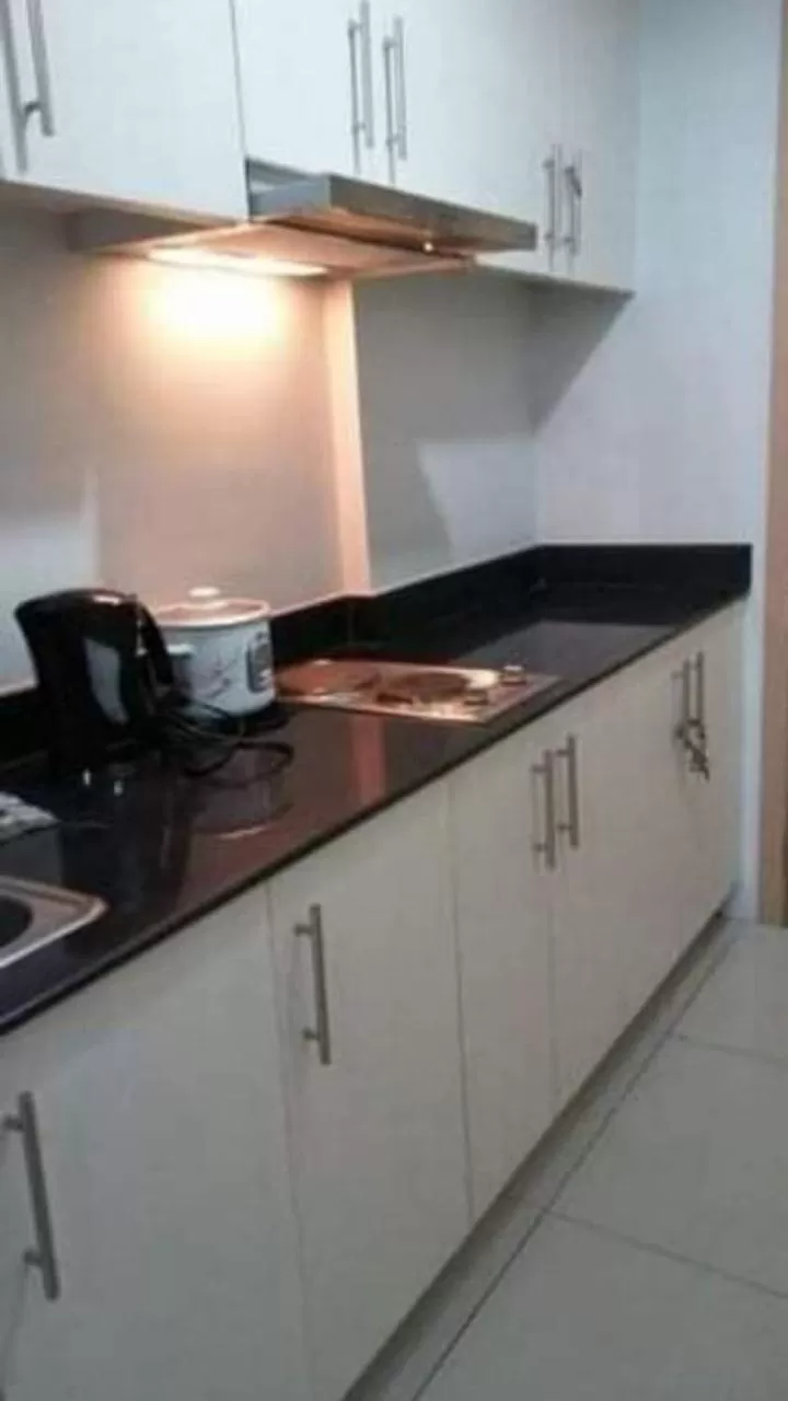 Kitchen/Kitchenette in Sea Residences Homey Condo by DNJ