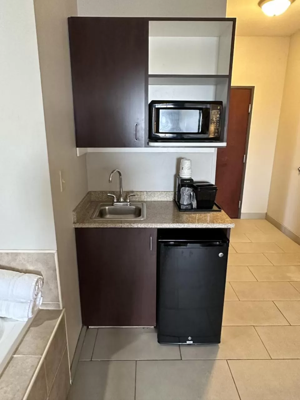 Coffee/tea facilities in La Quinta by Wyndham Oklahoma City -Yukon