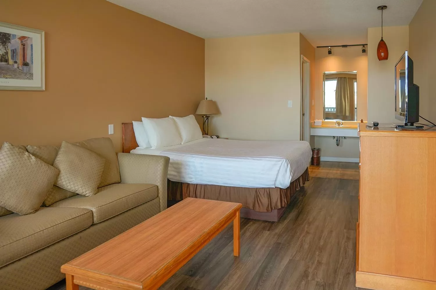 Bed in Thunderbird Motor Inn