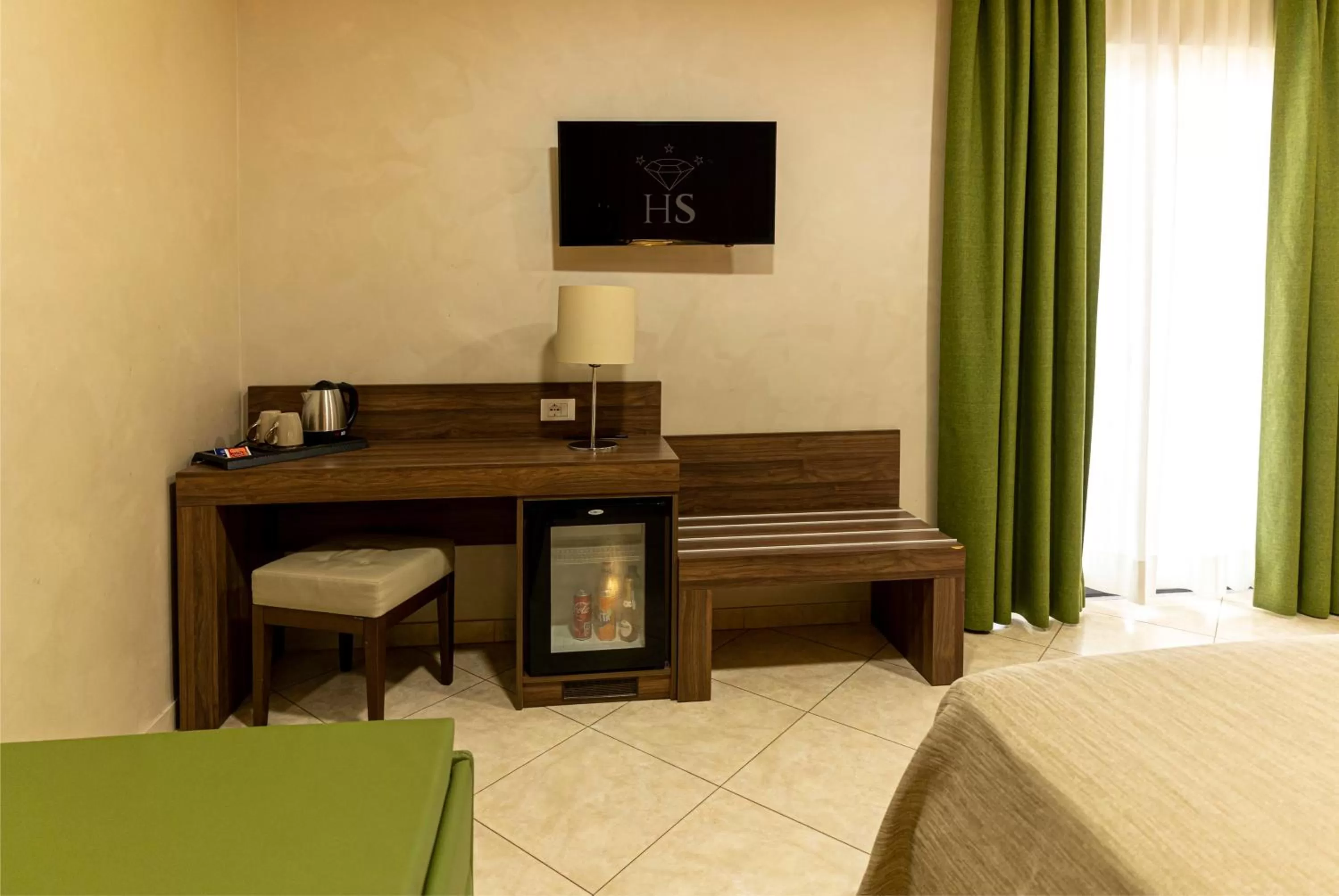 hair dresser, Bed in Hotel Smeraldo