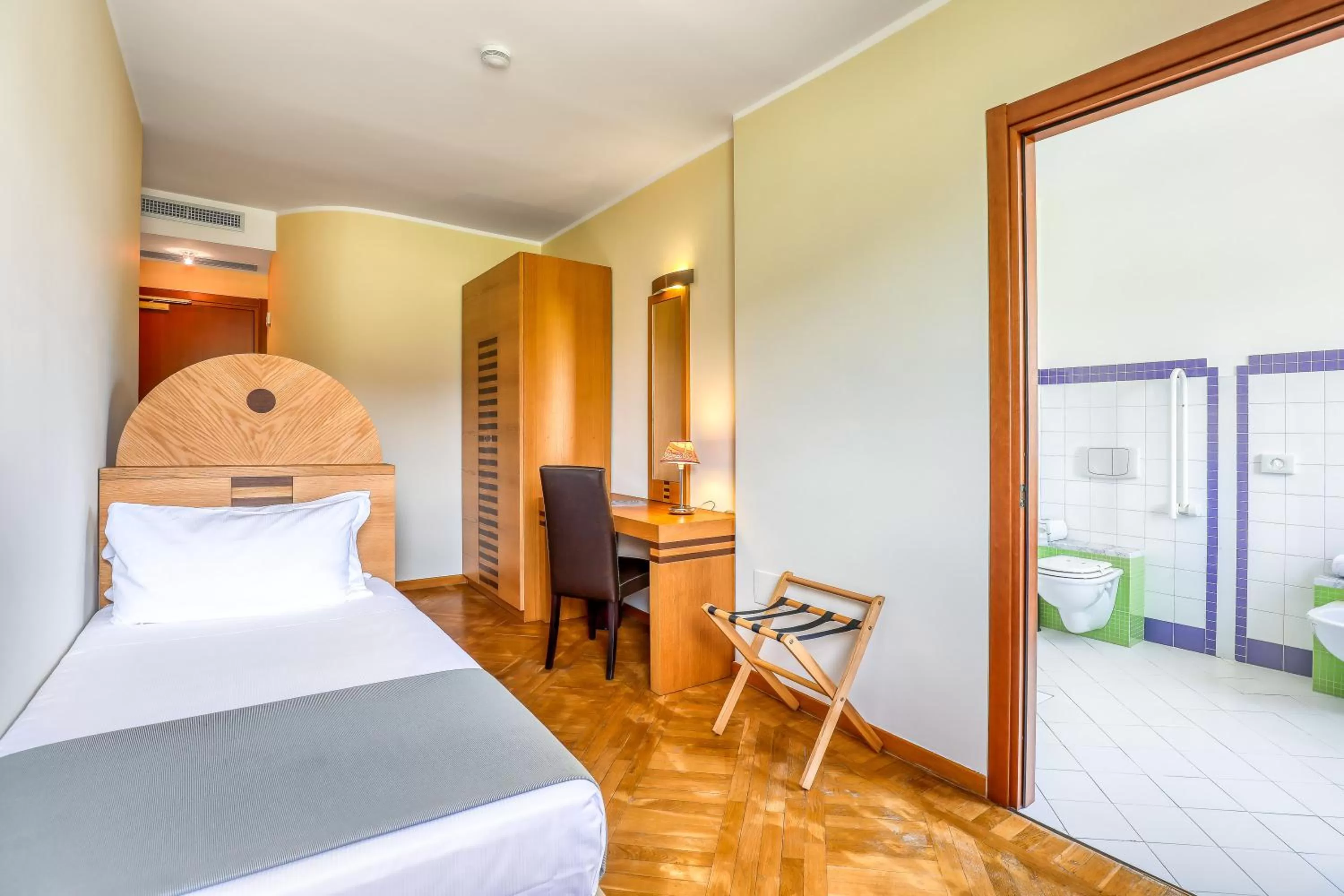 Photo of the whole room, Bed in Hotel PentHouse