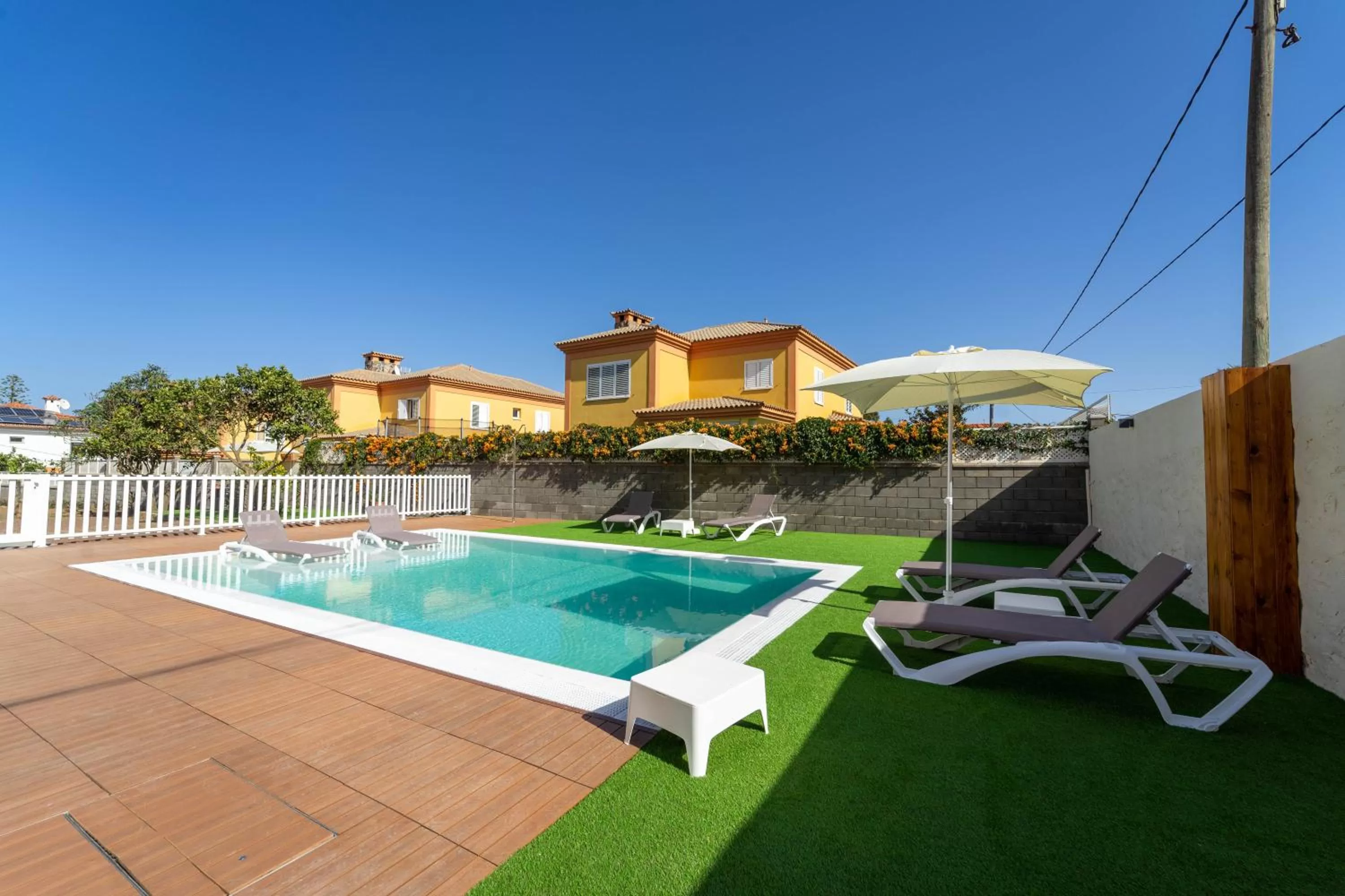 Swimming pool in Albor Suites