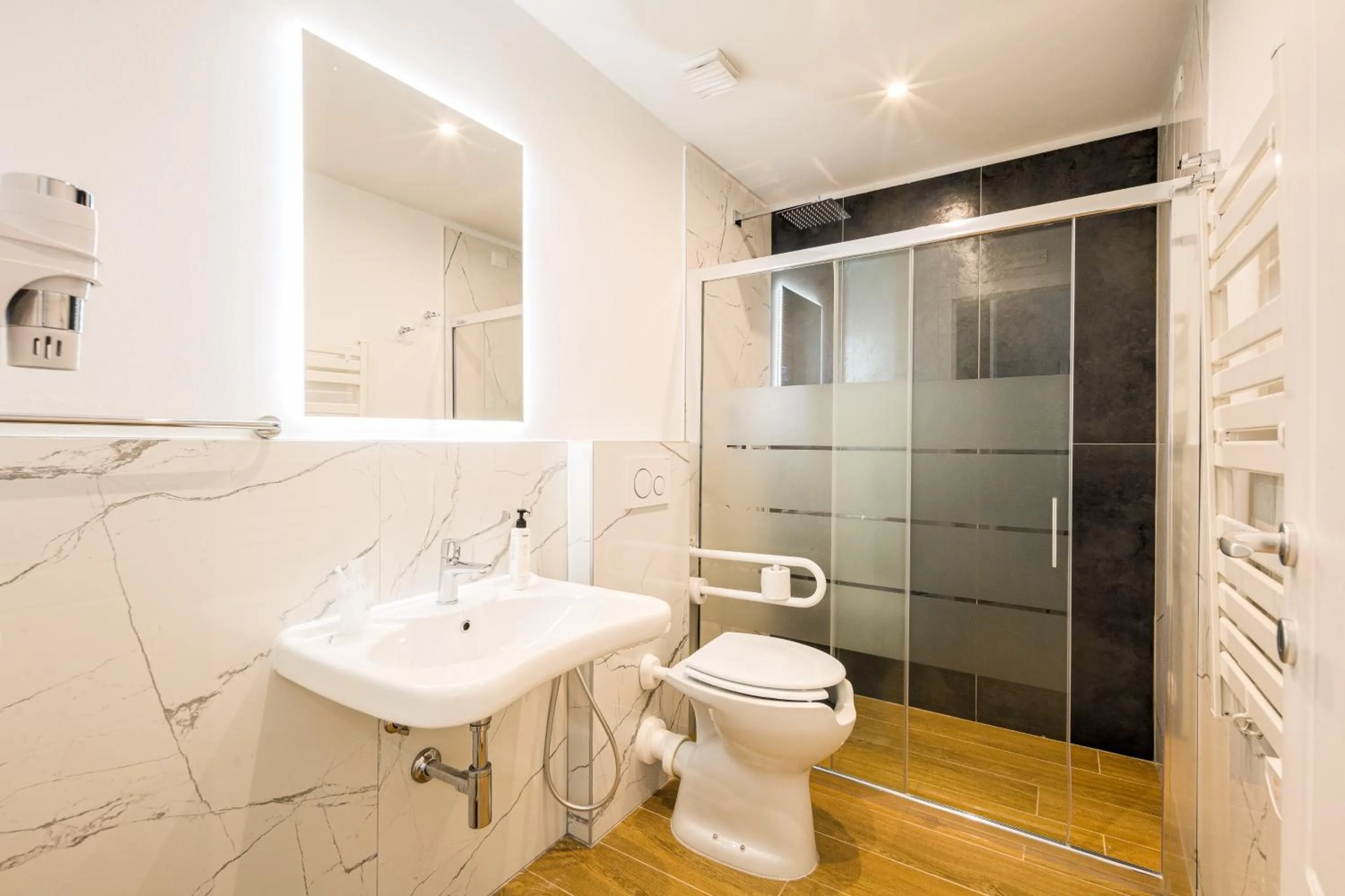 Bathroom in Hotel Bijou Roof Terrace