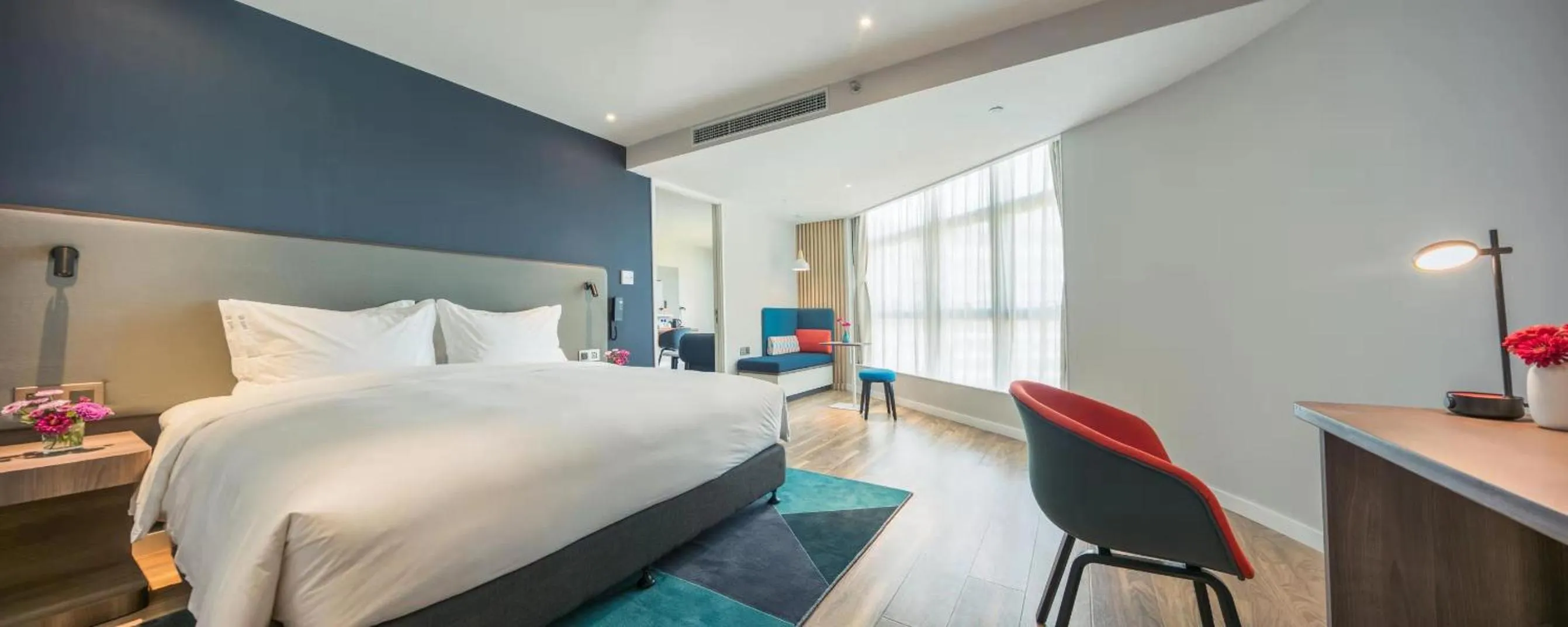 Bed in Holiday Inn Express Hangzhou Jiuzhou by IHG