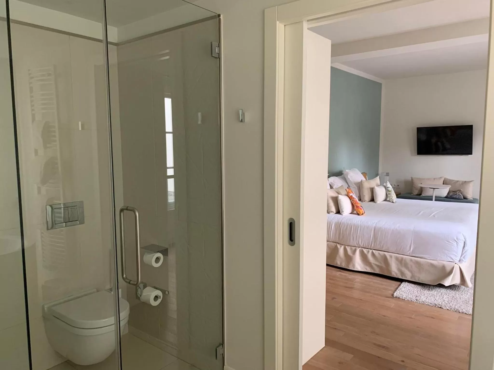 Bathroom, Bed in La Demeure Du Parc