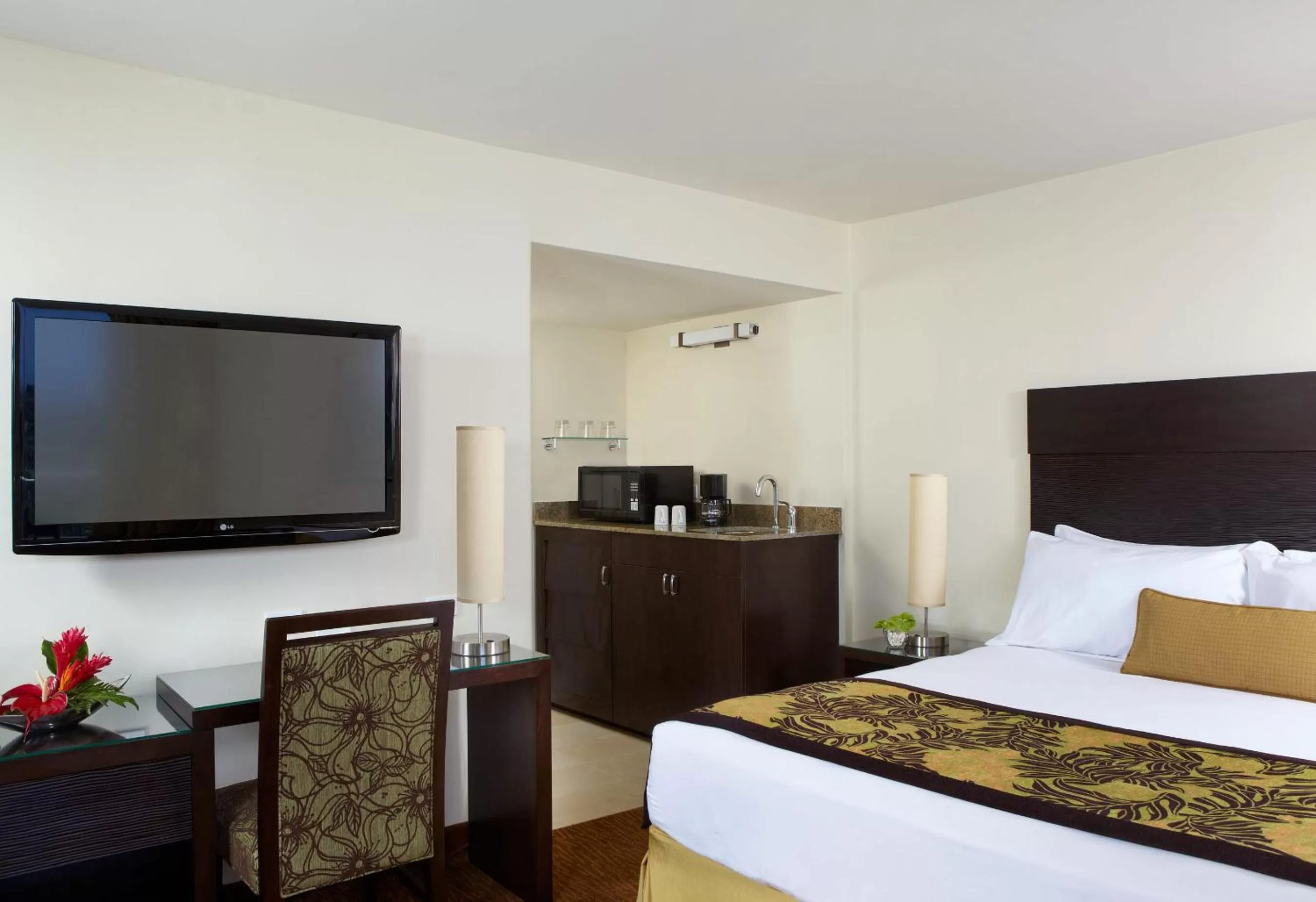 Bed in Park Shore Waikiki