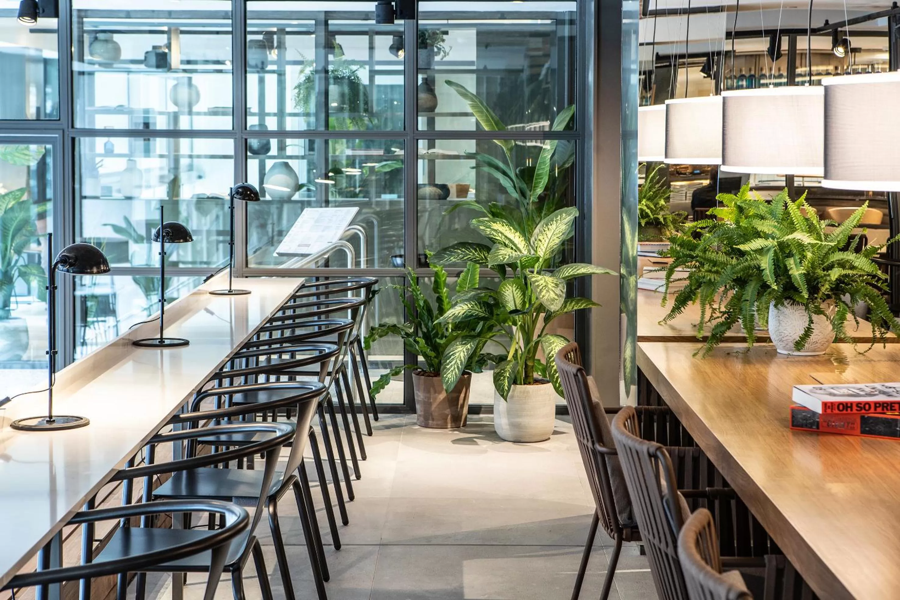 Lounge or bar in INNSiDE by Meliá Zaragoza