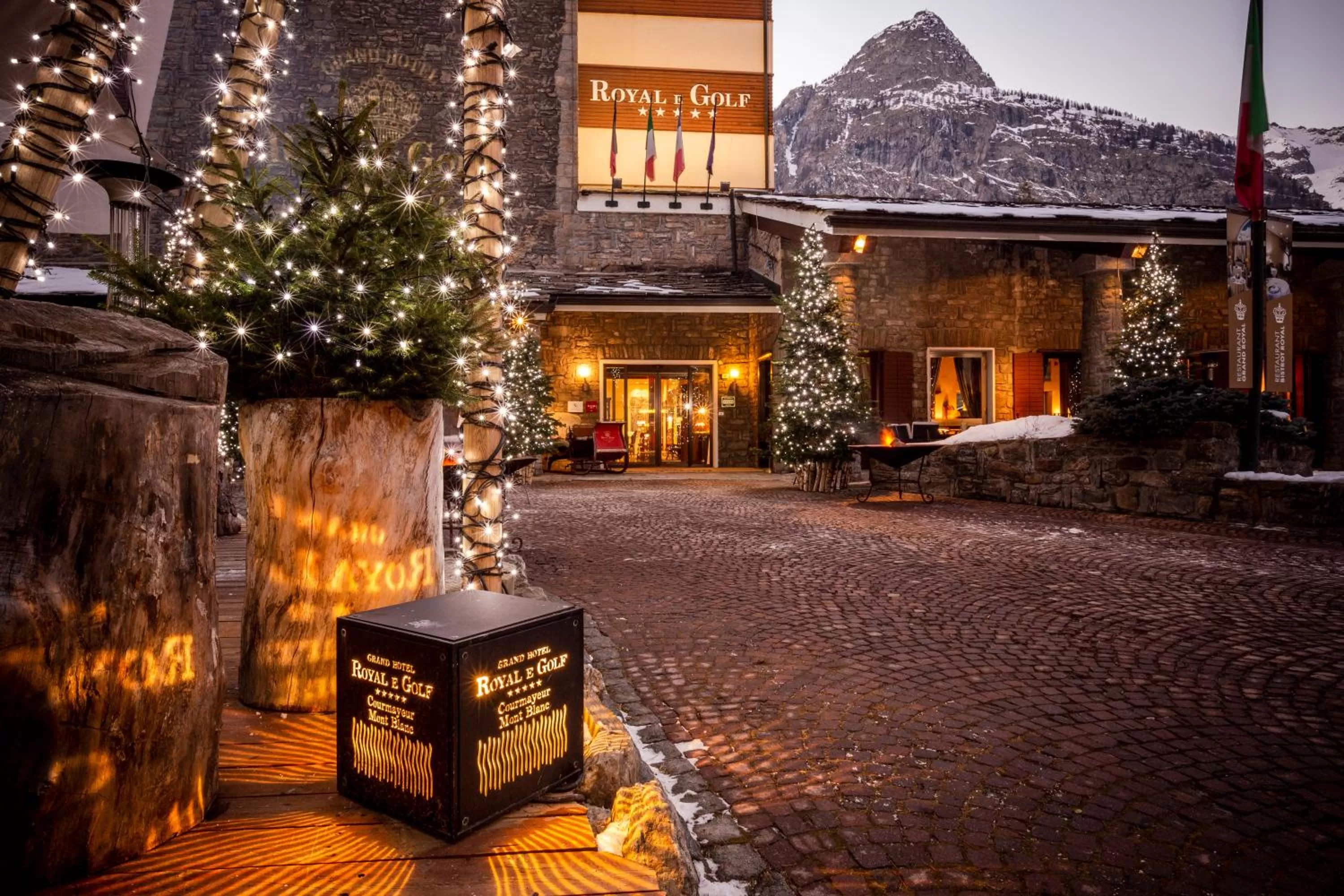 Property building in Grand Hotel Royal E Golf