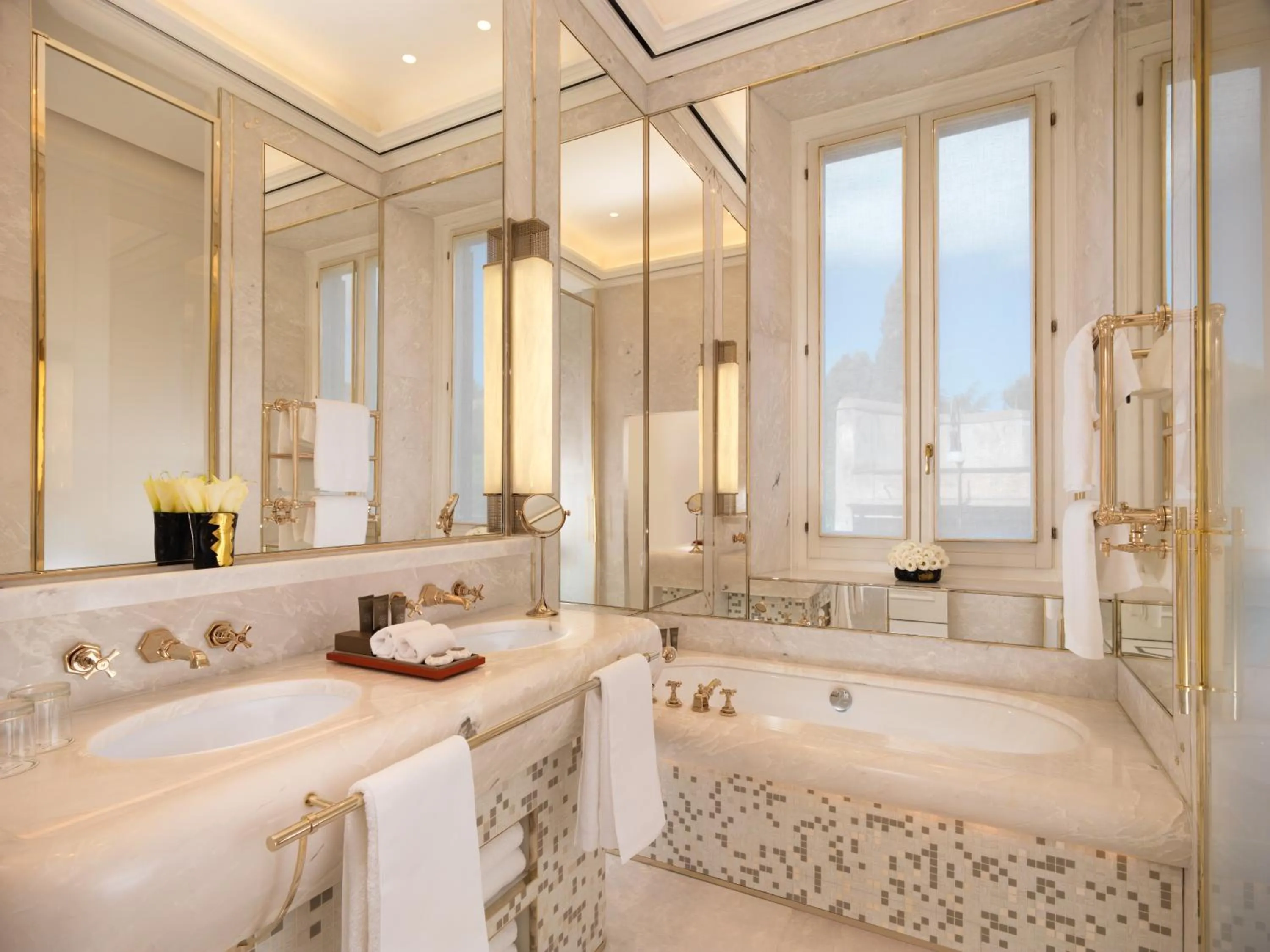 Bathroom in Hotel Eden - Dorchester Collection