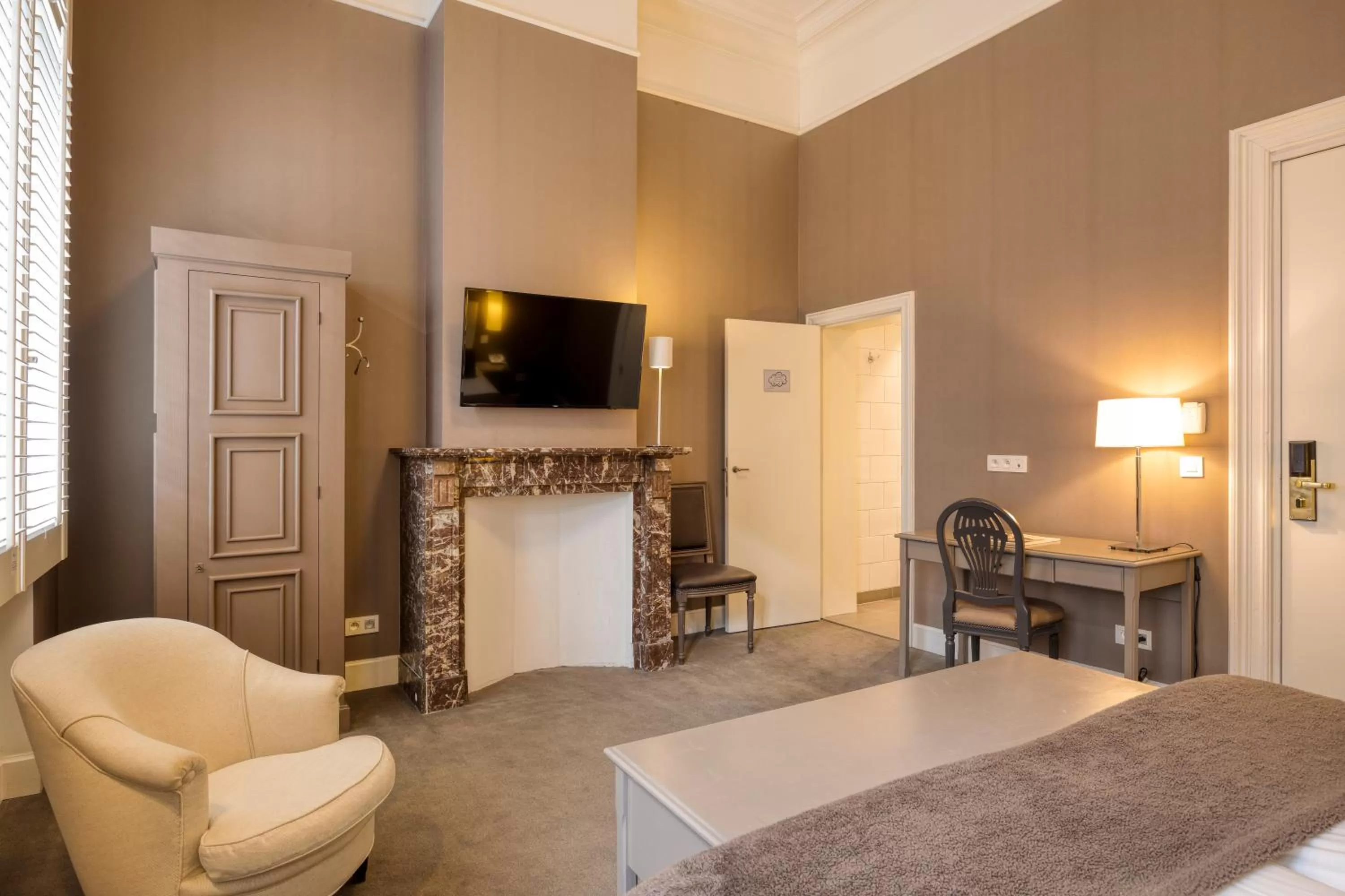 Bedroom, Bed in Hotel Made In Louise