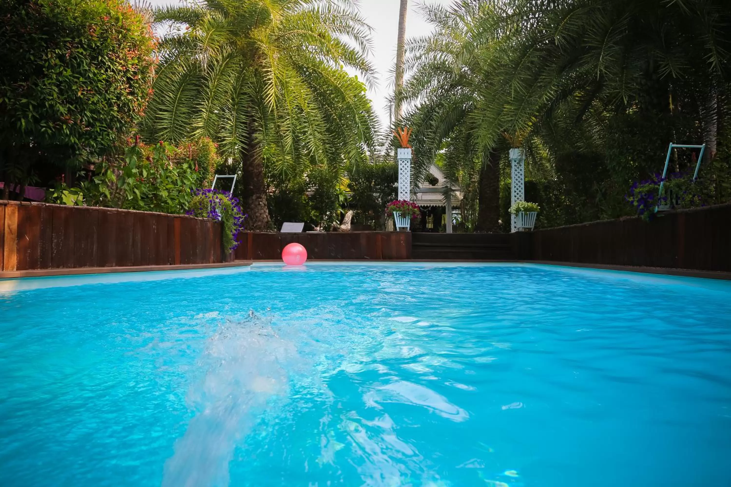 Swimming pool in Baan Habeebee Resort